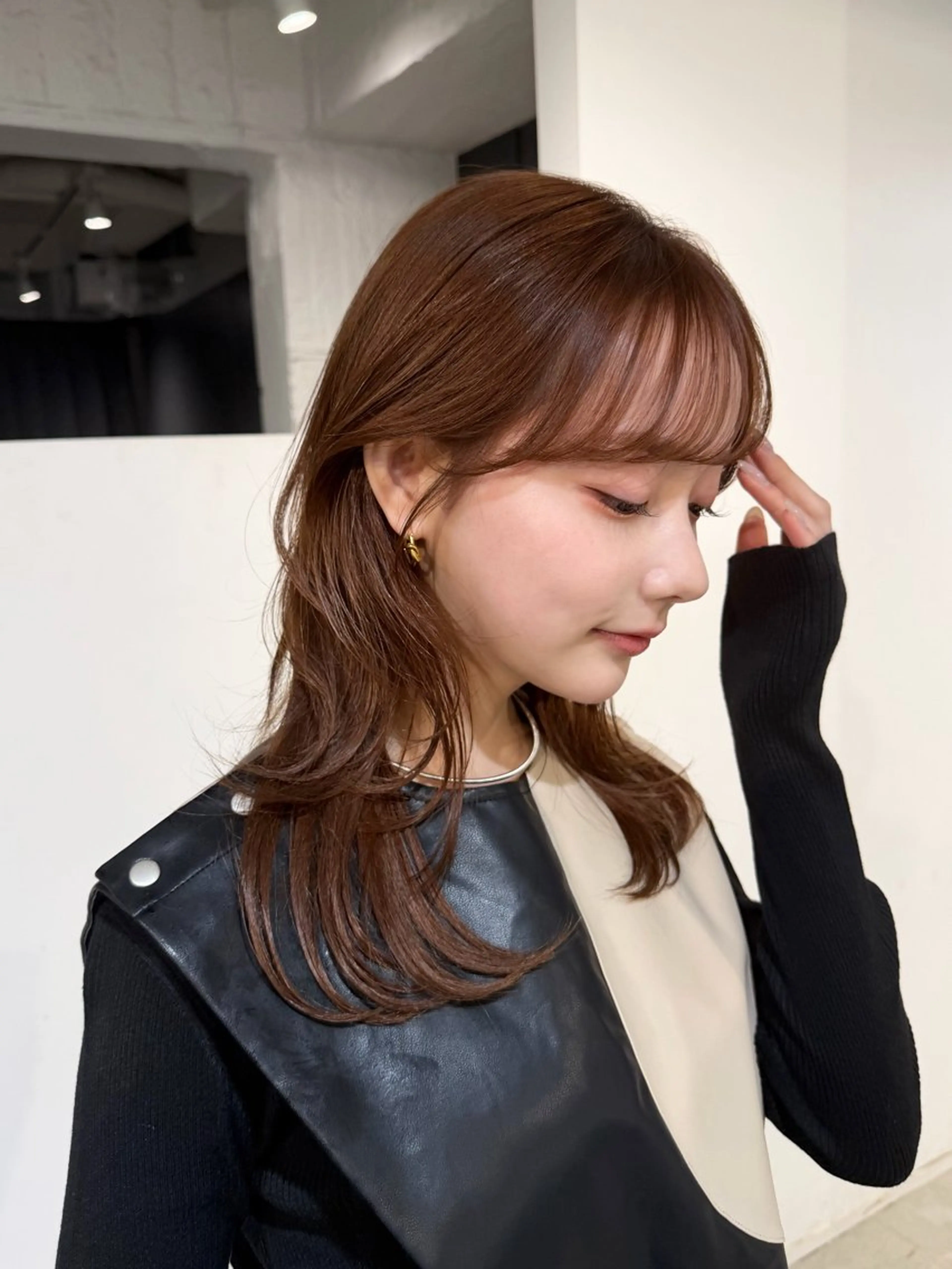 ミディアム SAKI 新宿のヘアスタイル