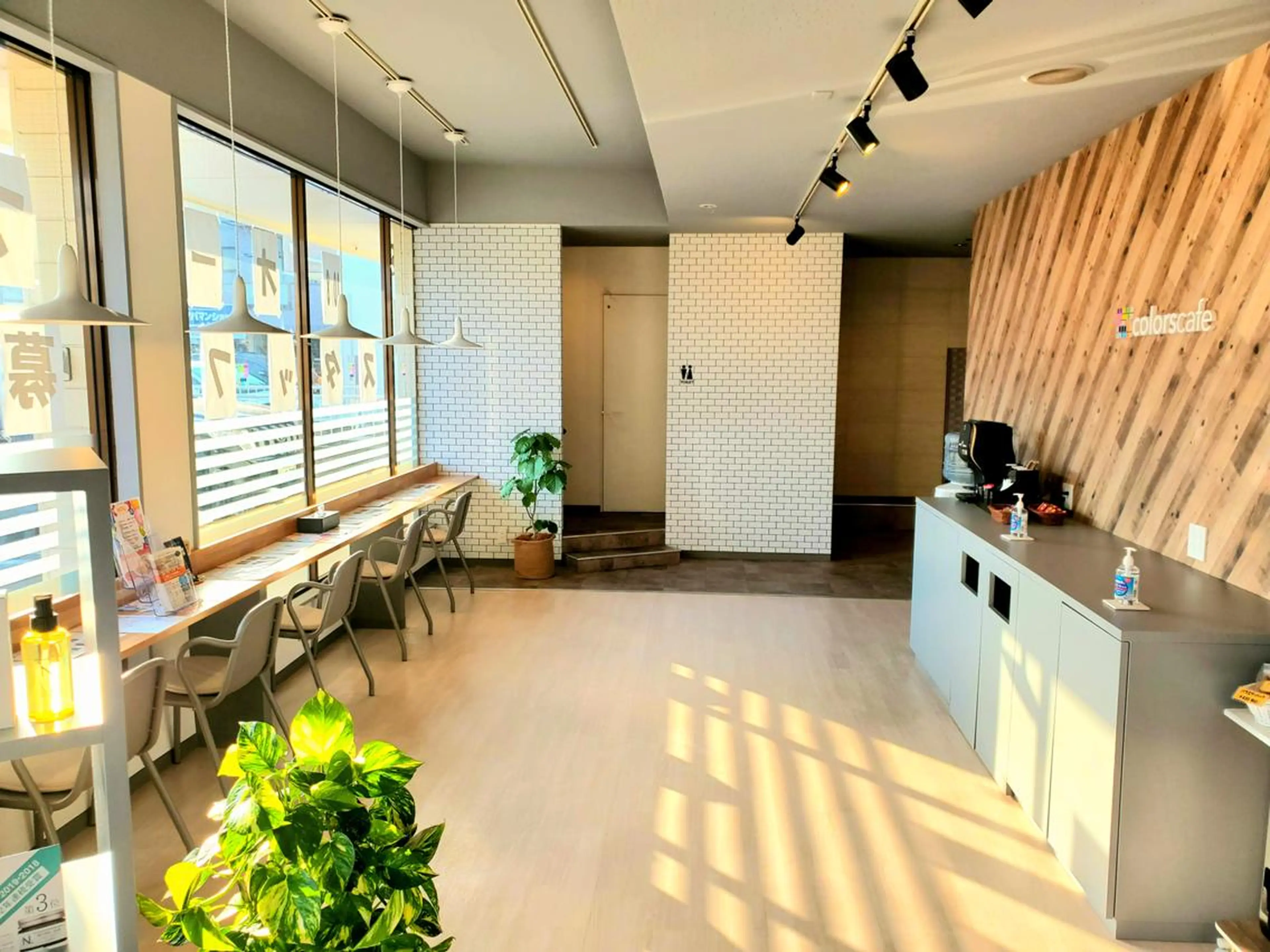 髪質改善カラーズ カフェプラスのヘアスタイル