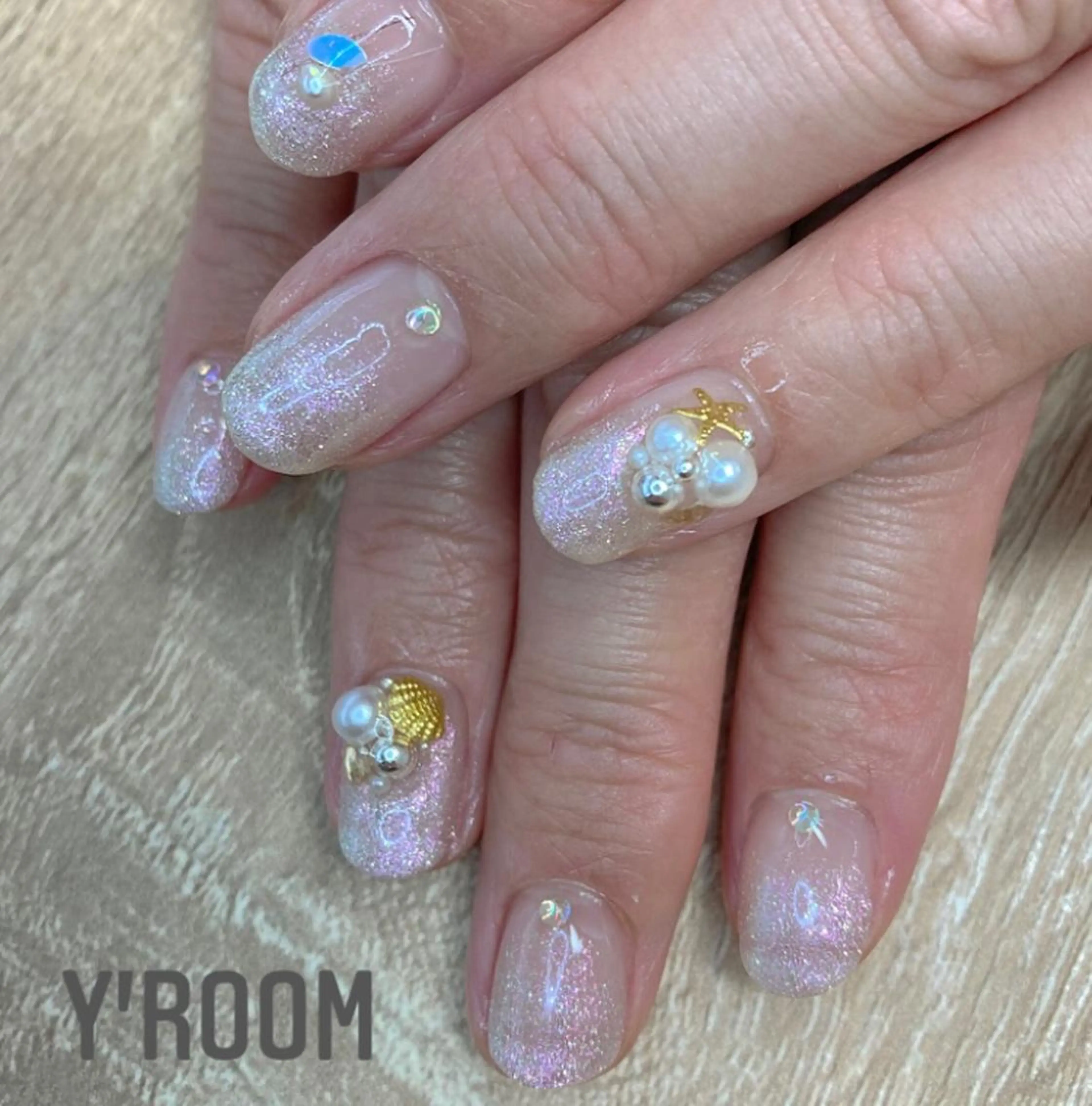 ネイル オーロラネイル フラッシュネイル フットネイル ジェルネイル グラデーション YUKA （ネイリスト）のネイルデザイン