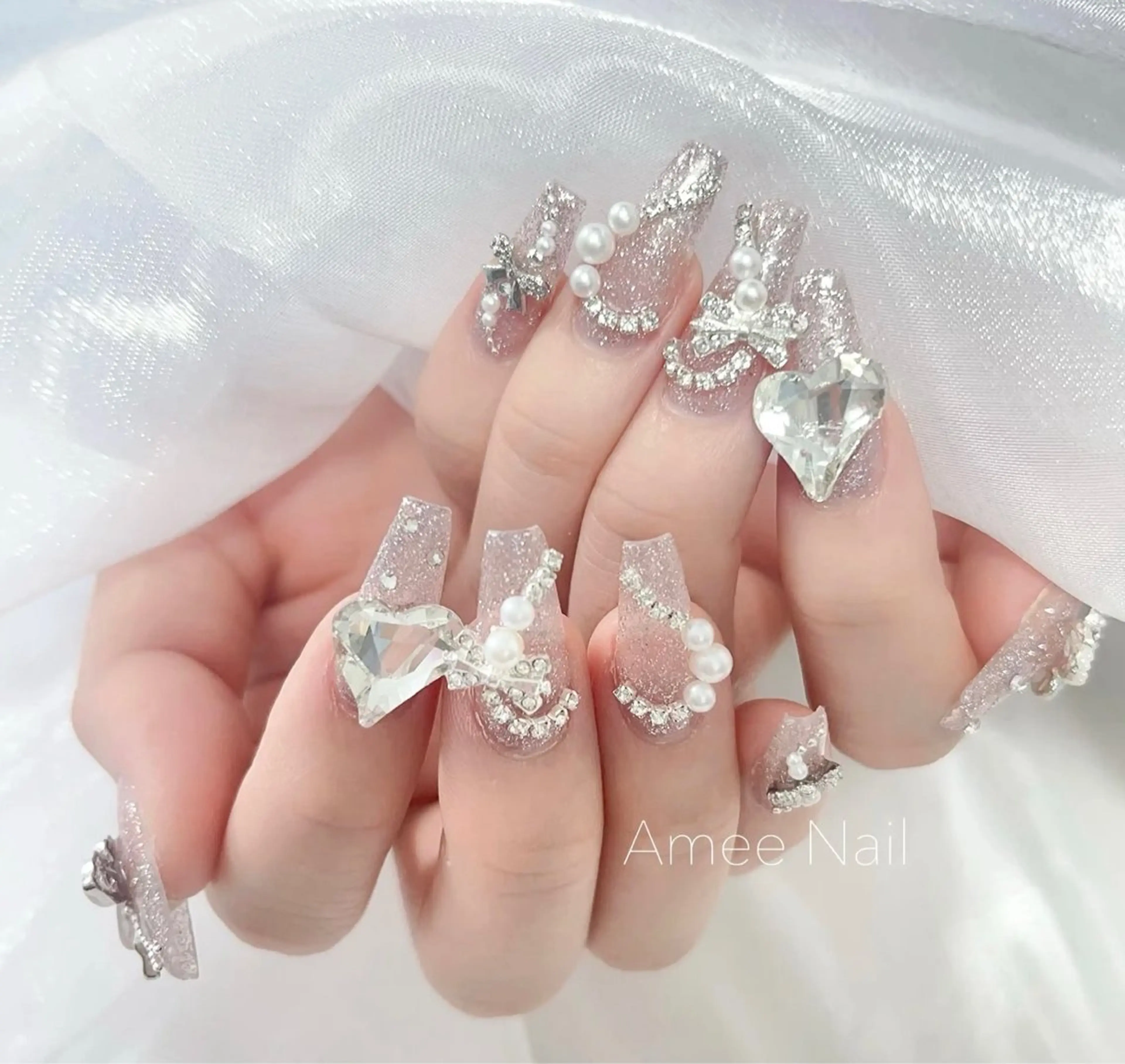 ネイル オーロラネイル クリアネイル フラッシュネイル ジェルネイル グラデーション ハンドネイル Amee Nail Salonのネイルデザイン