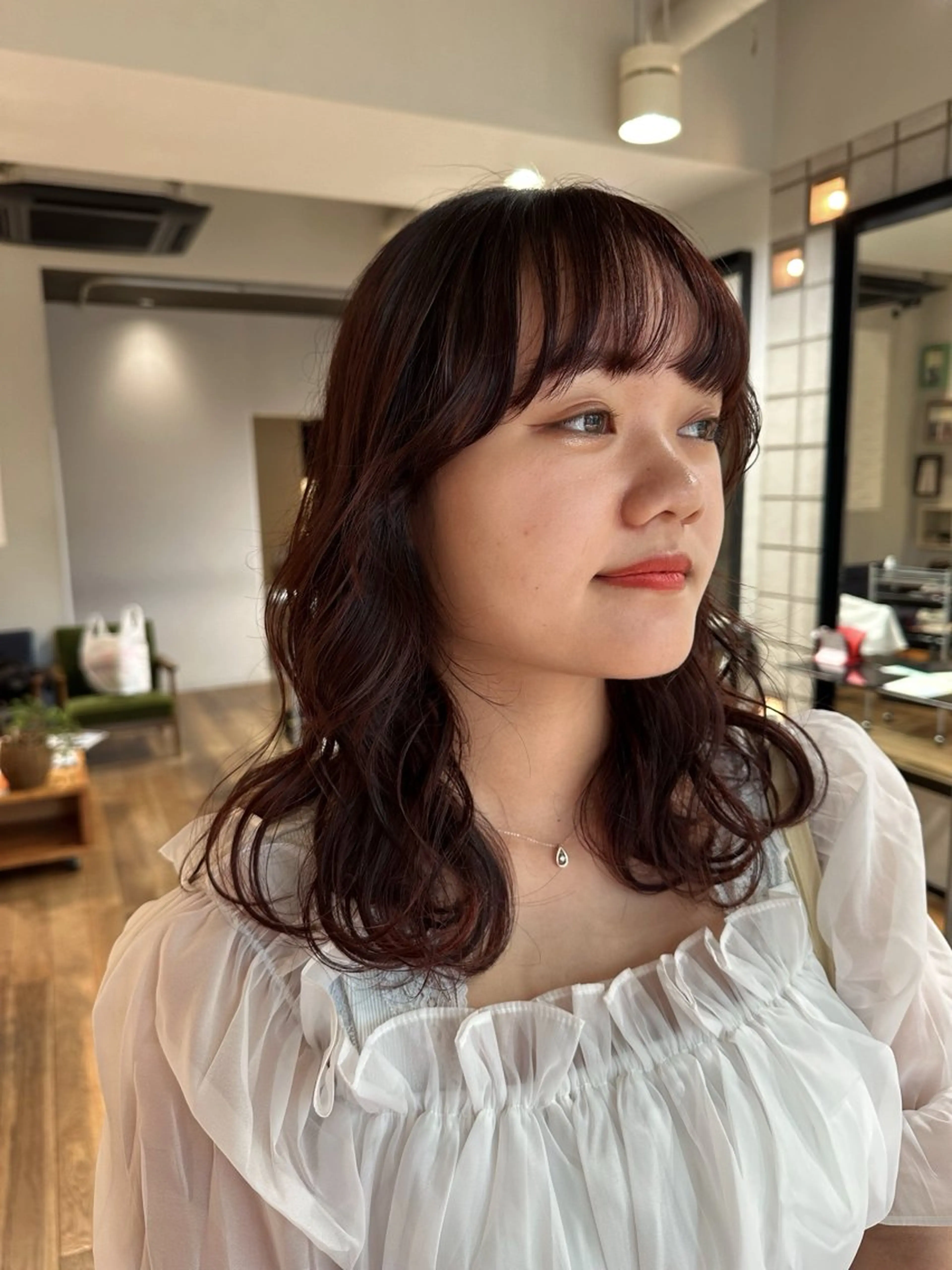 ミディアム カラー ブラウンカラー ピンクカラー ピンクブラウン ヘアカラー 塩澤 榛奈のヘアスタイル