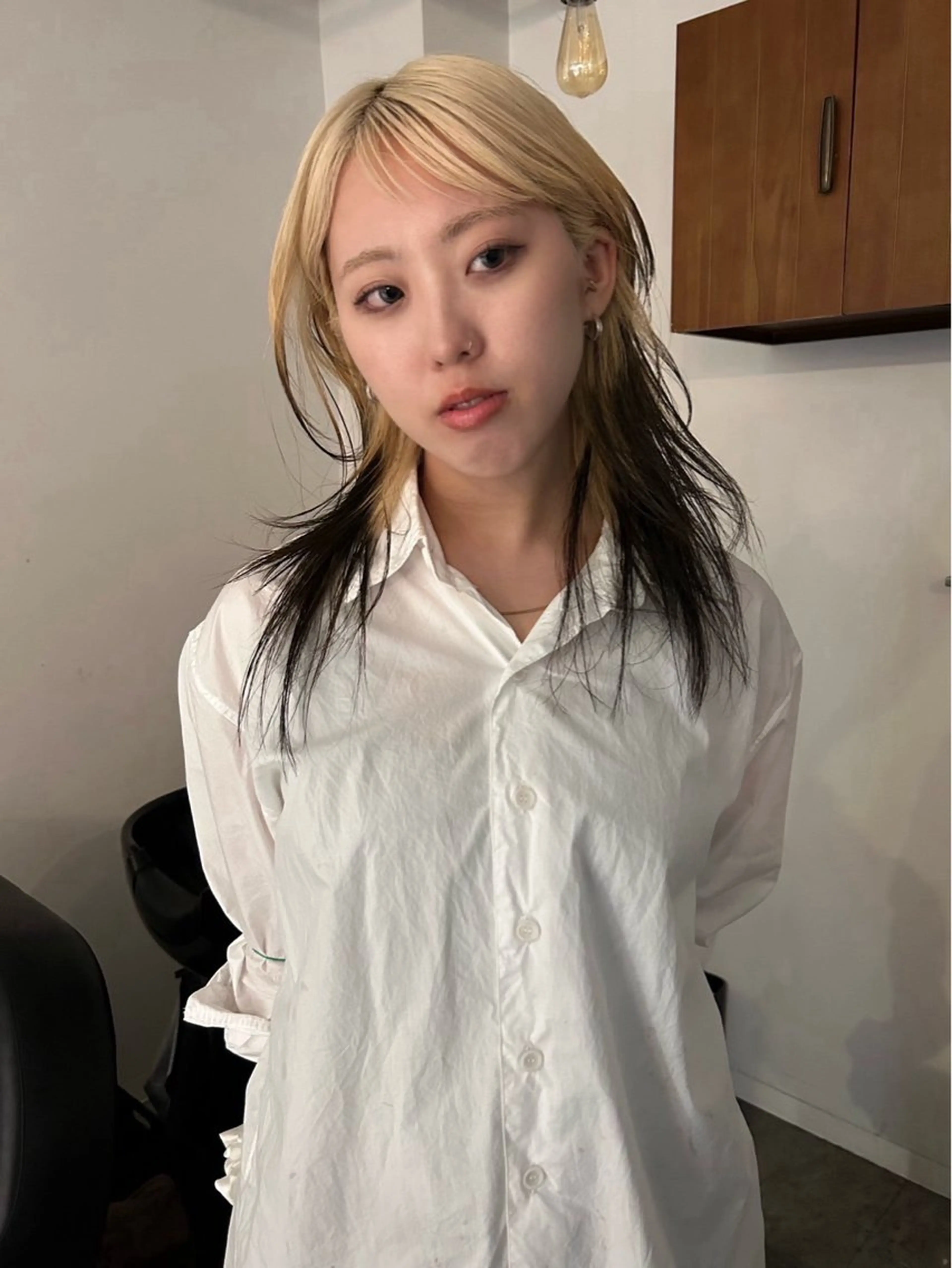 セミロング カラー 黒髪 ブロンド レイヤーカット カット ヘアカラー トリートメント Loom.所属・村上雅人 ナチュラルモードのヘアスタイル