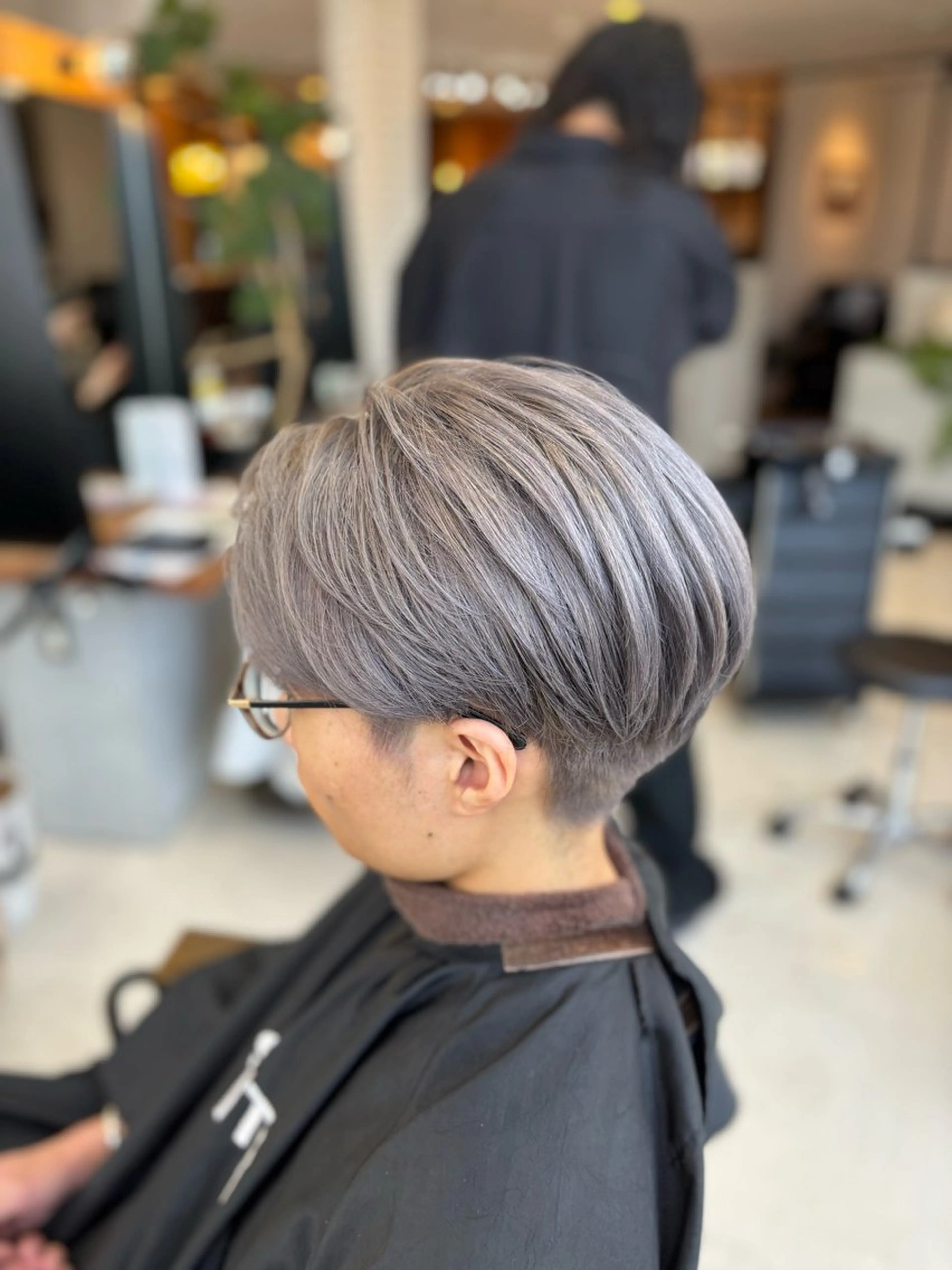 カラー シルバー 二宮 彩香のヘアスタイル