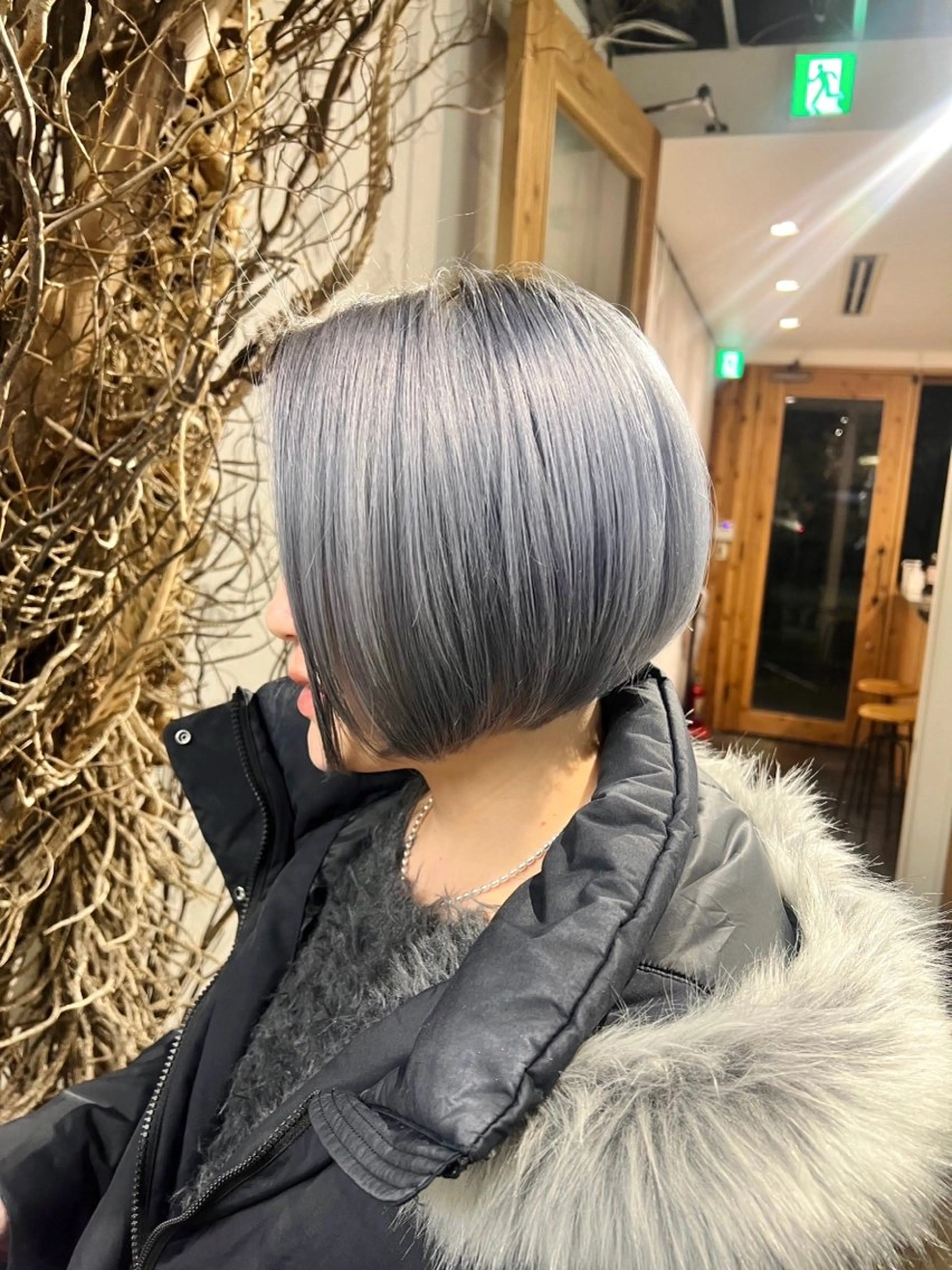 カラー ブリーチ シルバー tei所属・野上 優子のヘアスタイル