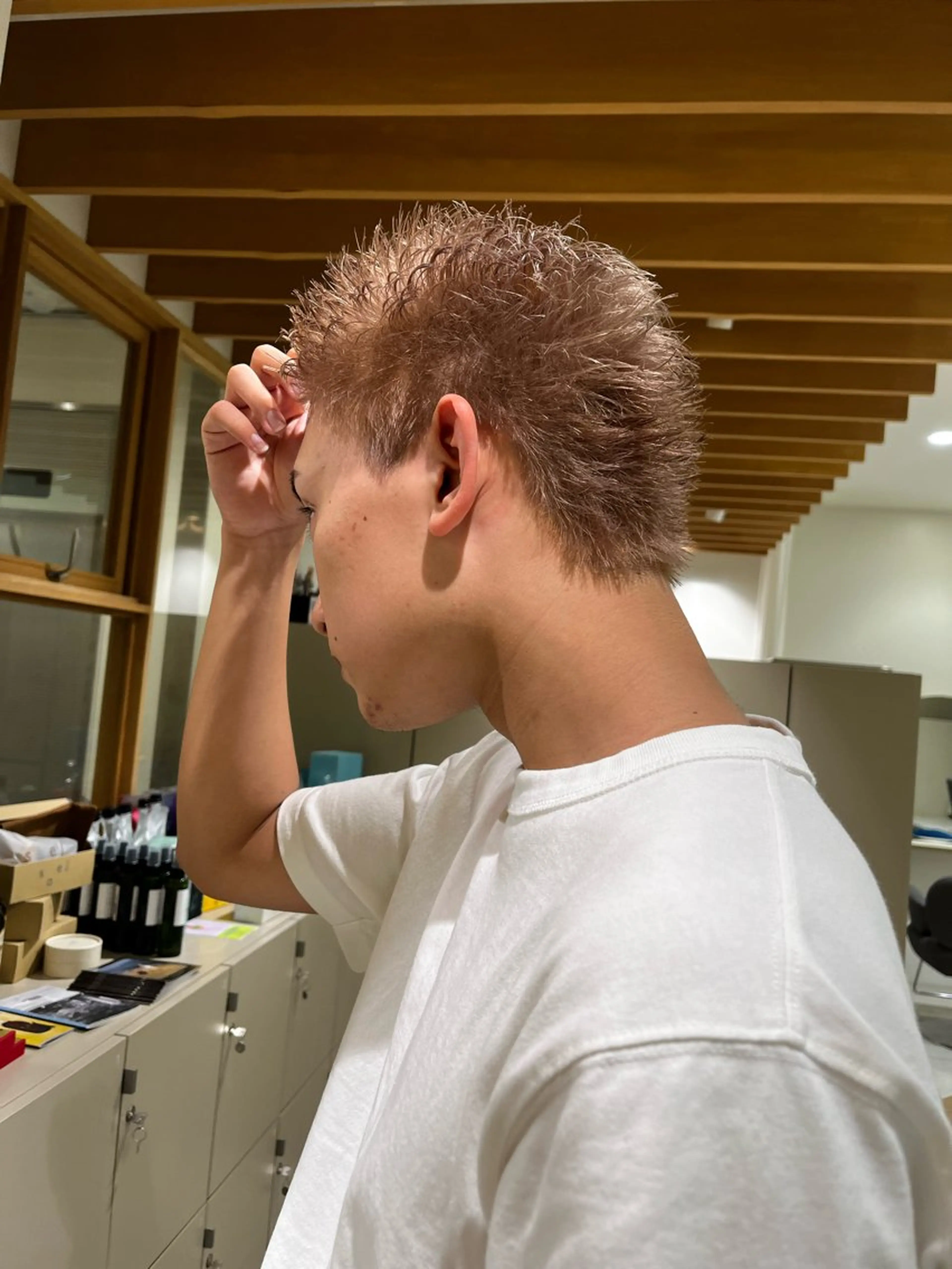 カラー メンズ メンズハイトーン スパイキーショート ブロンド ハイトーンカラー アイブロウリフト/ 髪質改善カラー/みわの眉毛・アイブロウイメージ