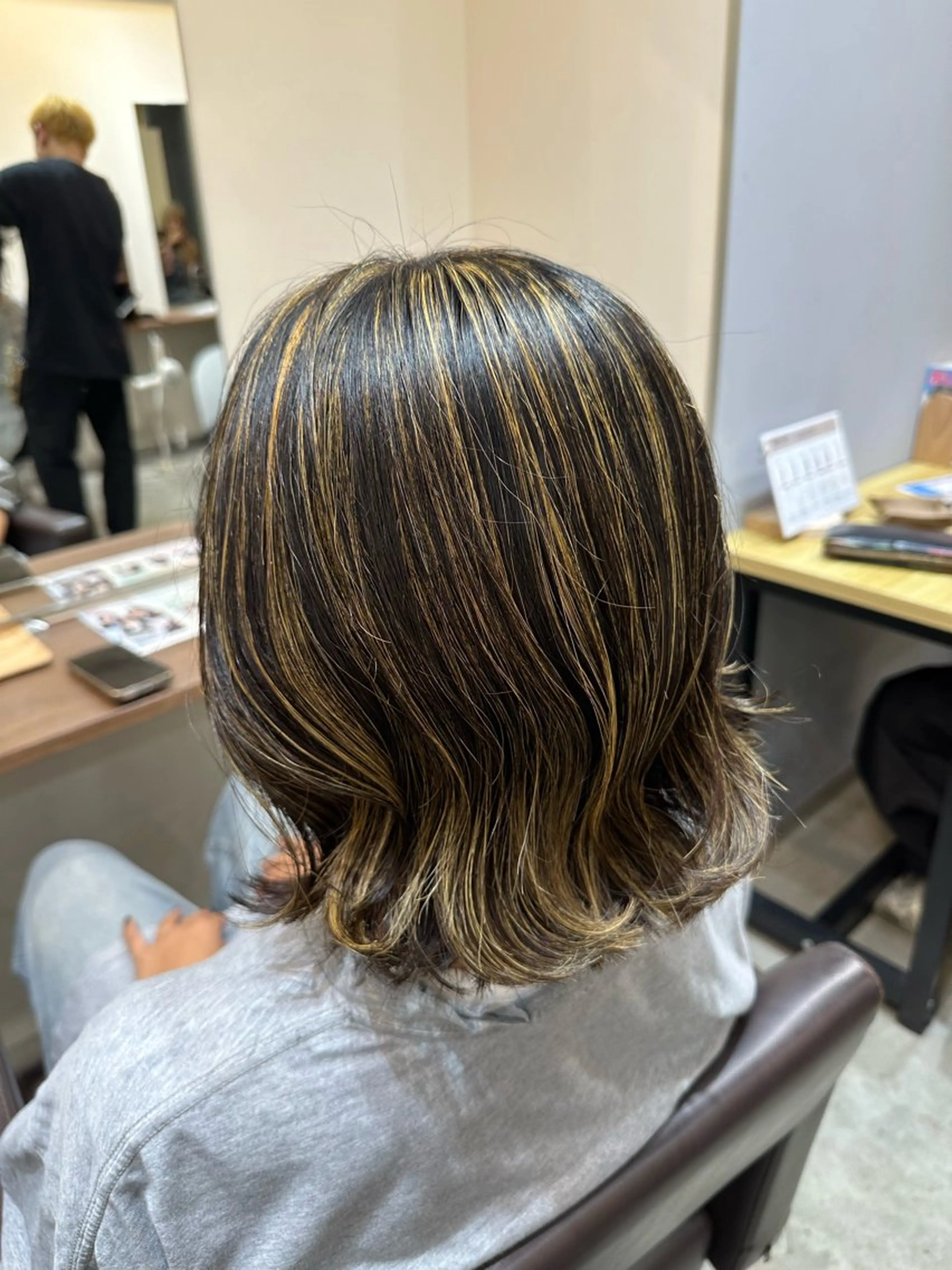 ミディアム カラー パーマ カット ヘアカラー パーマ トリートメント ヘッドスパ 巻けるケア縮毛矯正✨ ケアカラー✨山下のヘアスタイル