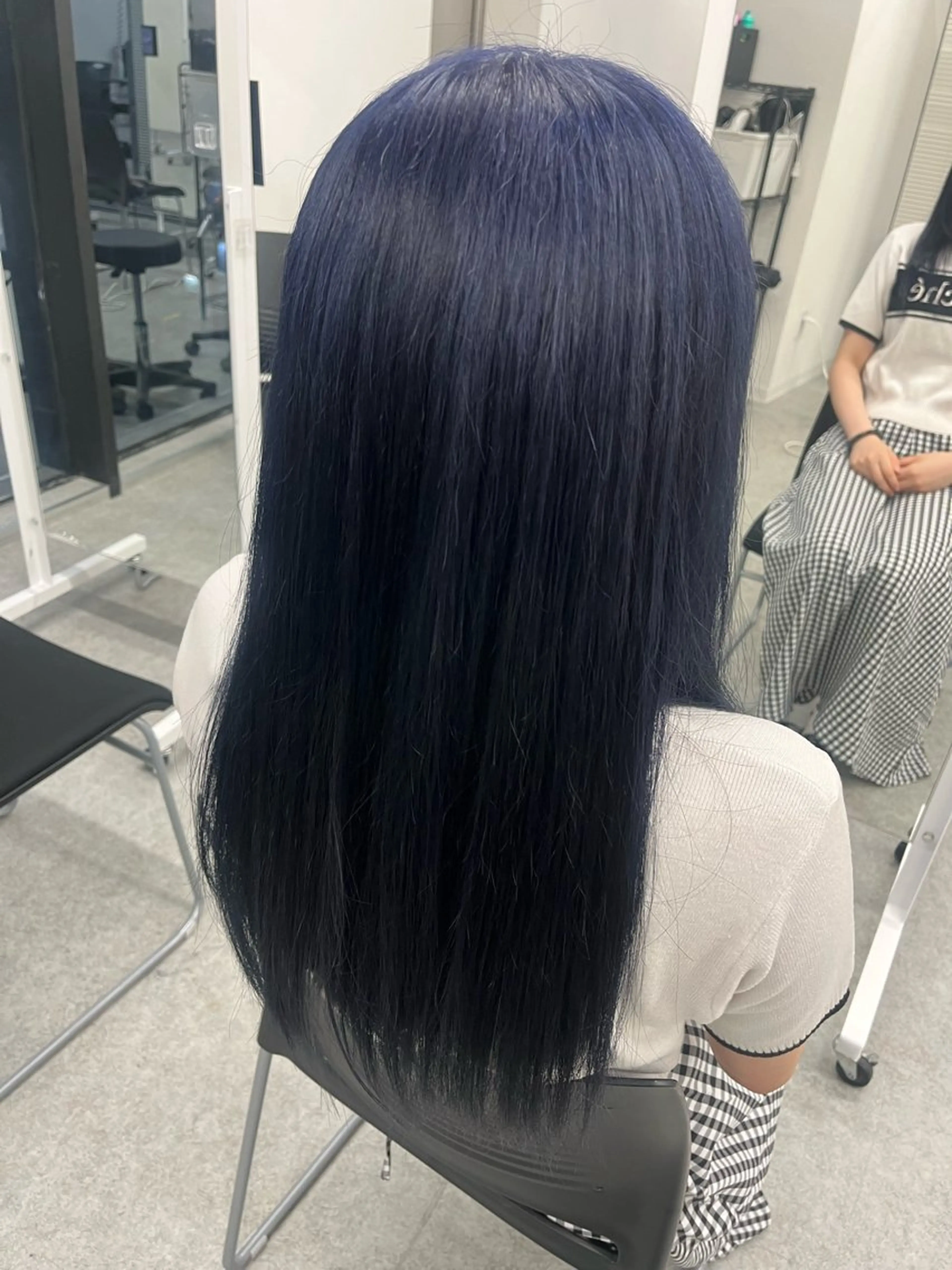 ロング カラー 🖤ハイトーン× レイヤー🖤SARAのヘアスタイル