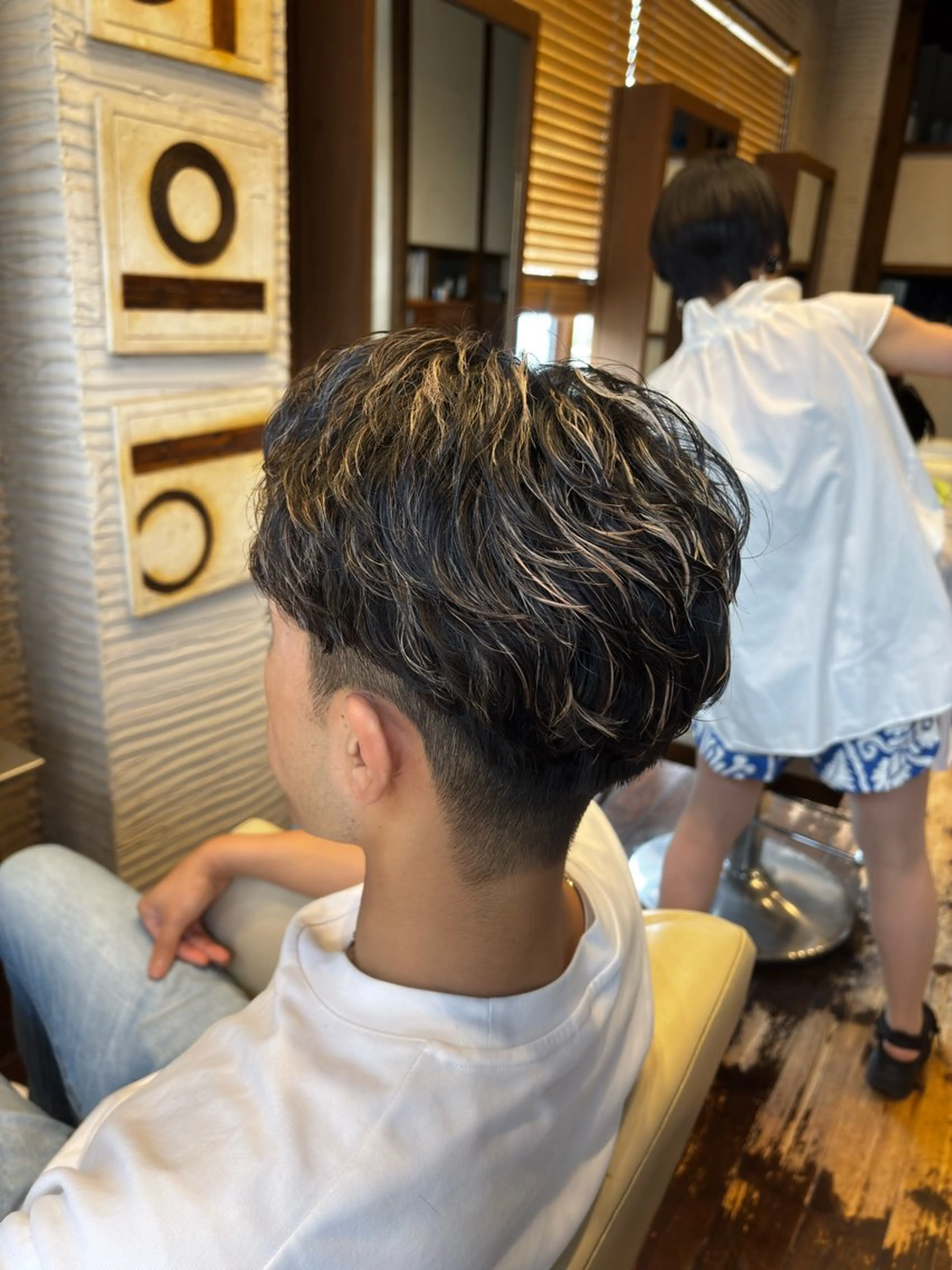 カラー メンズ メンズハイライト メンズパーマ ハイライトカラー カット ヘアカラー りずむヘアデザイン所属・Rhythm / RYOMAの眉毛・アイブロウイメージ