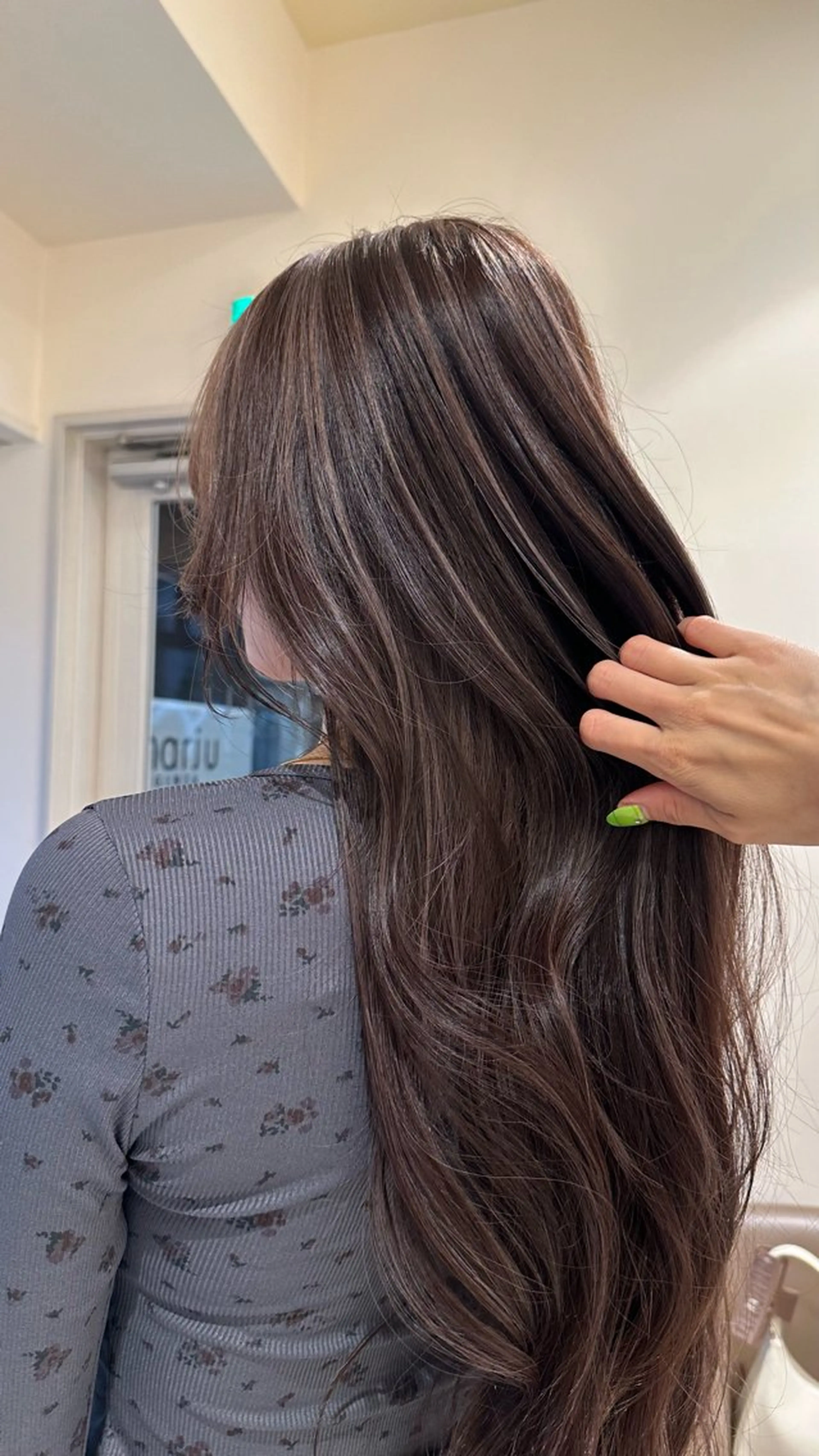 ロング カラー ベージュカラー ハイライトカラー ハイライト ヘアカラー 🤍ハイライト/ レイヤー/銀座🤍のヘアスタイル