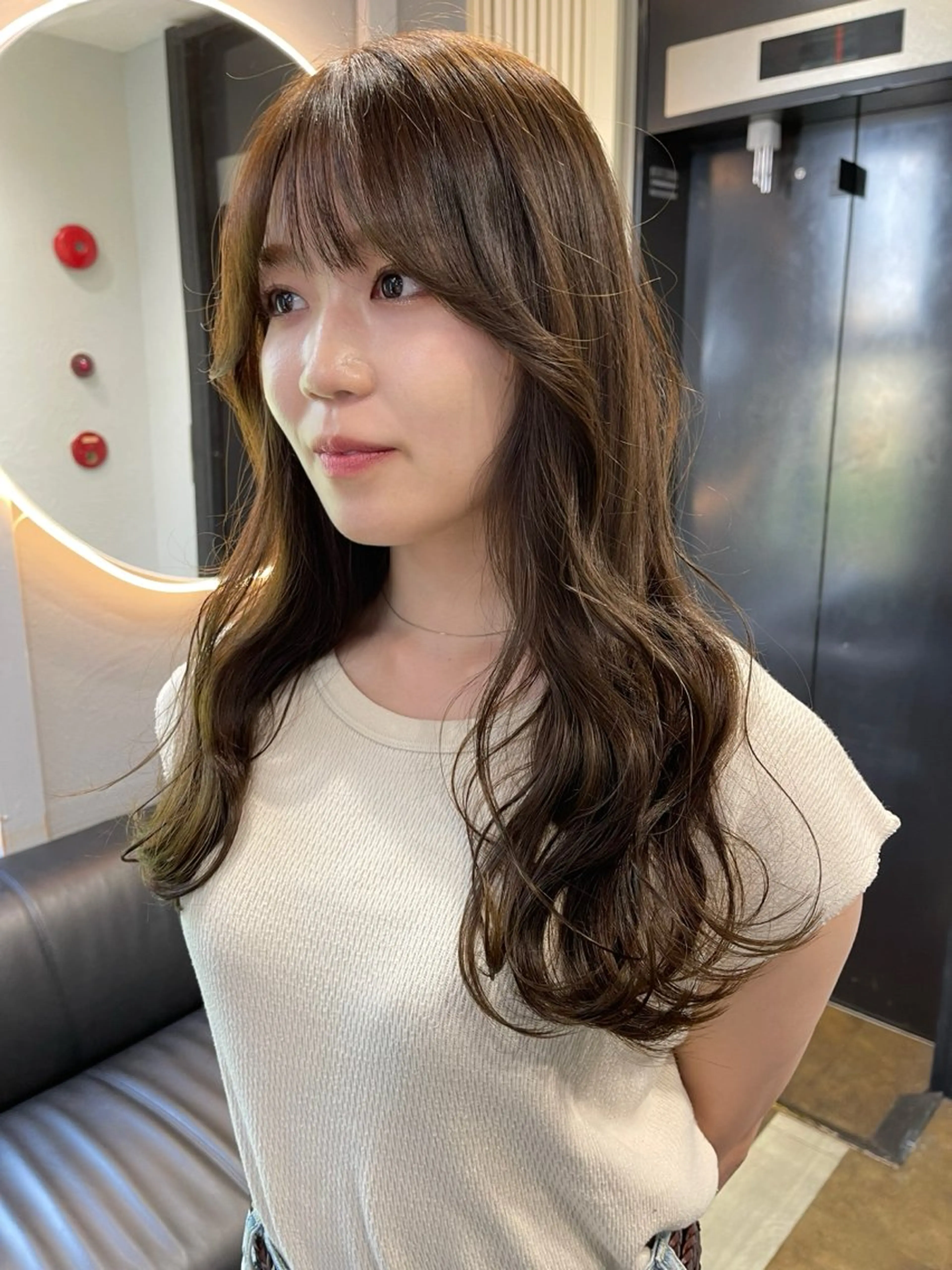 ロング カラー ブリーチ ケアブリーチ デザインカラー ダブルカラー イヤリングカラー カット ヘアカラー TATSUブリーチ/ ミルクティーベージュのヘアスタイル