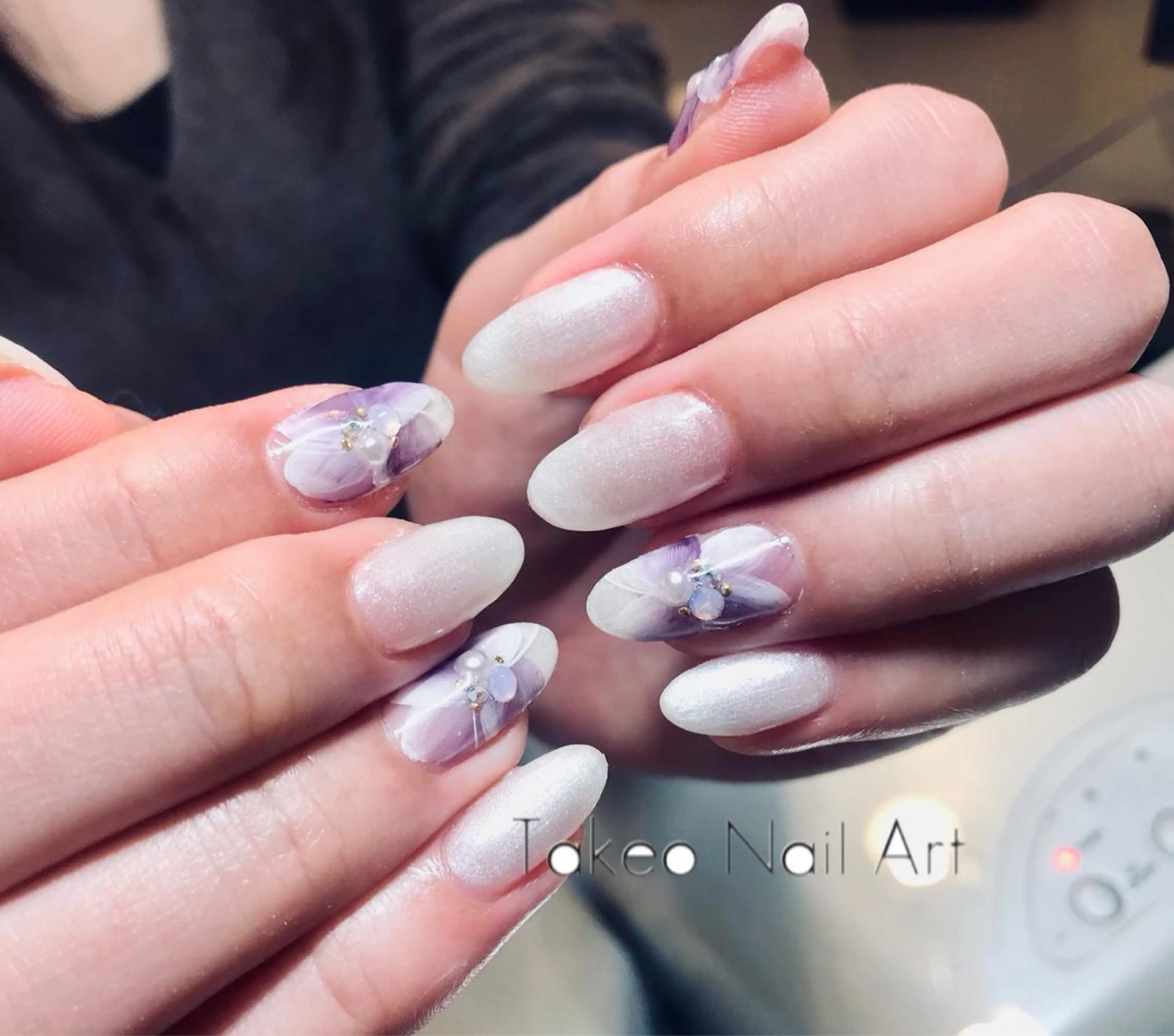 セミロング ネイル アートネイル フラワーネイル ホワイト nail&eye Aoのマツエク・マツパデザイン