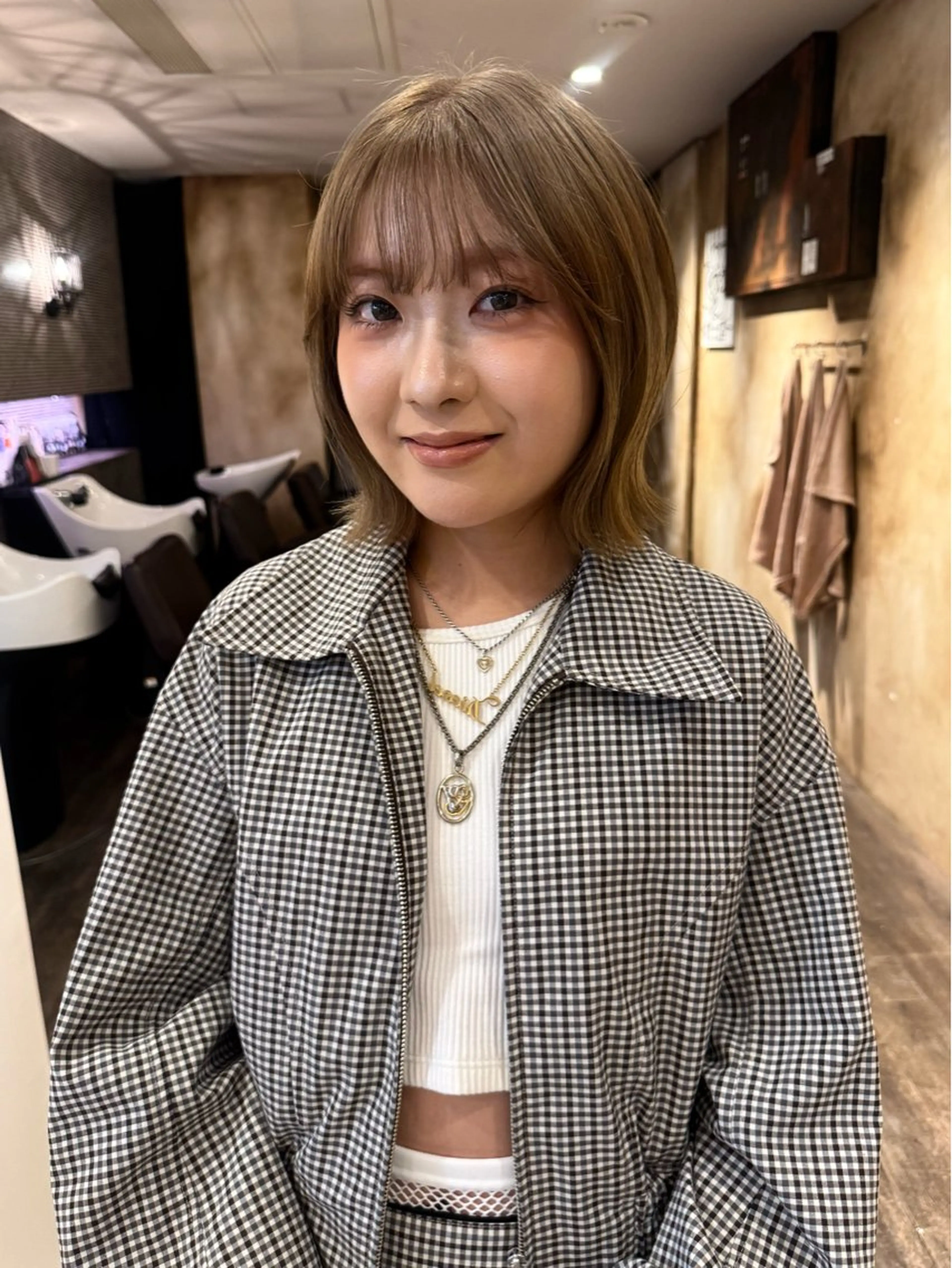 ミディアム カラー ベージュカラー ブリーチ ヘアカラー lot Karen / 心斎橋のヘアスタイル