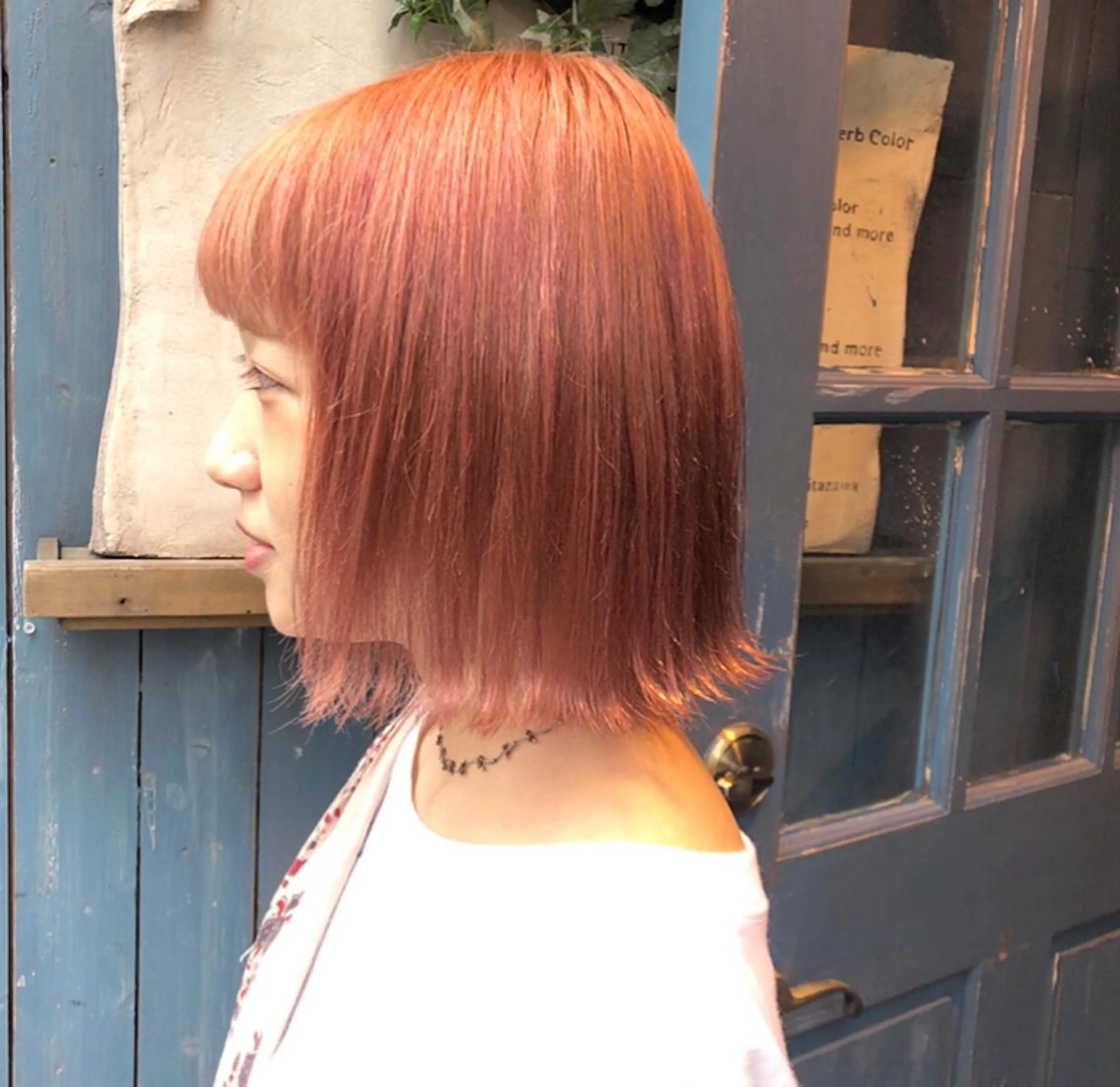 ミディアム カラー ブリーチ、パーマ 西部笑のヘアスタイル