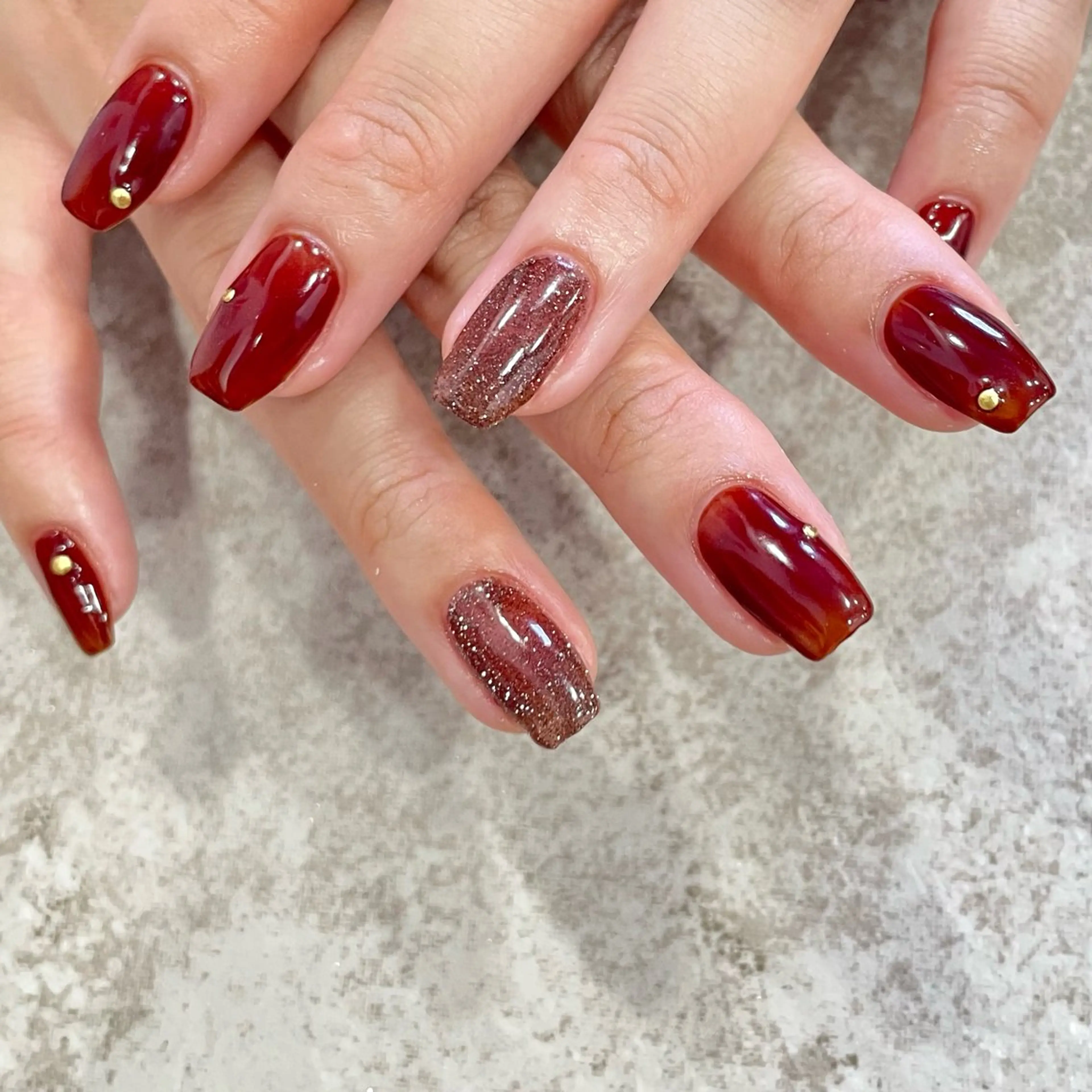 ネイル ブラウン フラッシュネイル ジェルネイル ゴールド キラキラネイル amity personal nail salon所属・nailsalon amity🌿池田のネイルデザイン