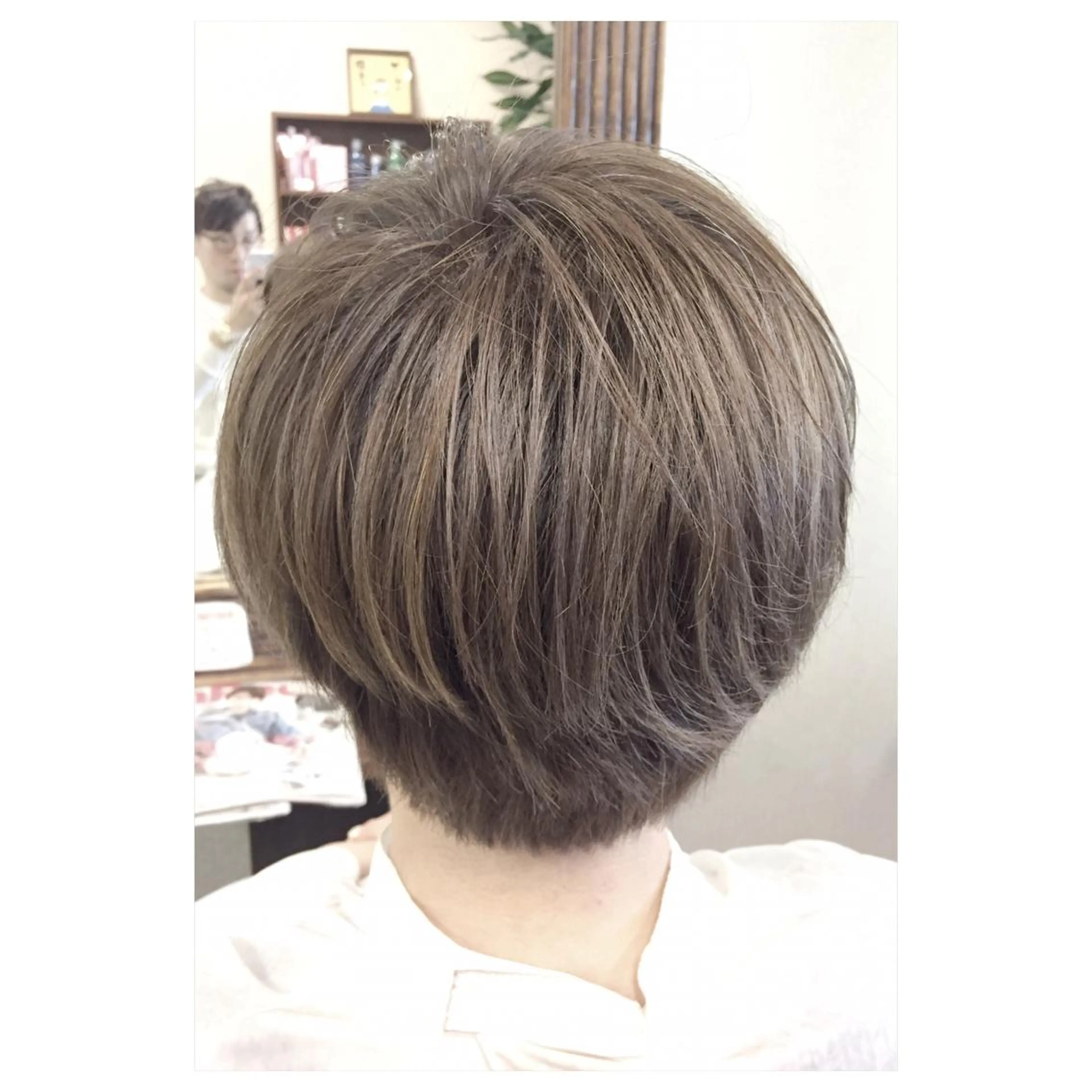 ショート カラー アッシュ ベージュカラー グレージュ パーソナルカラー診断 できます　木曽　主博のヘアスタイル