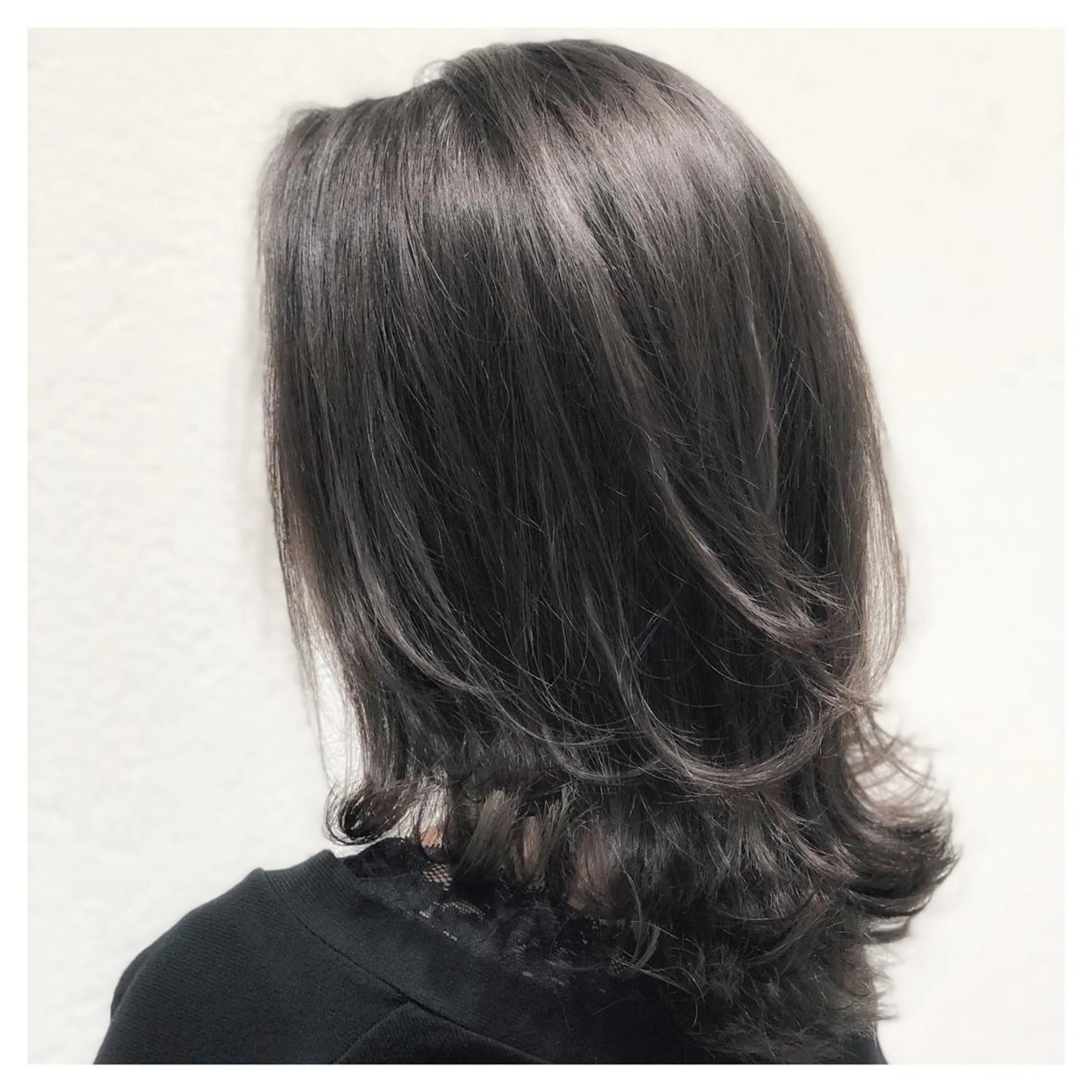 セミロング カラー biscohair 髪にドラマを。のヘアスタイル