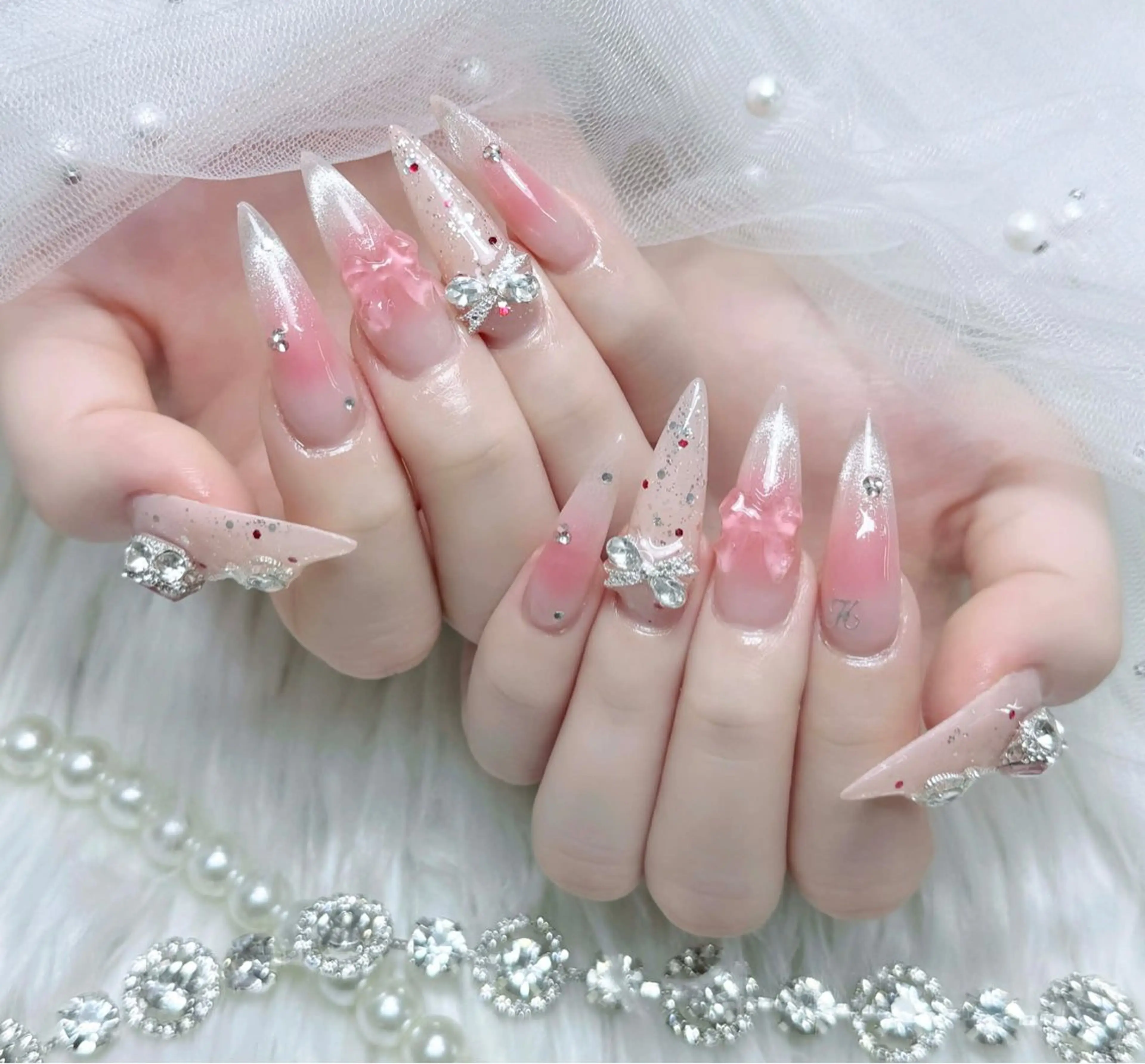 ネイル アートネイル フレンチネイル ジェルネイル ガーリー キラキラネイル ハンドネイル ハンドケア Nova Nail Shinsaiのネイルデザイン