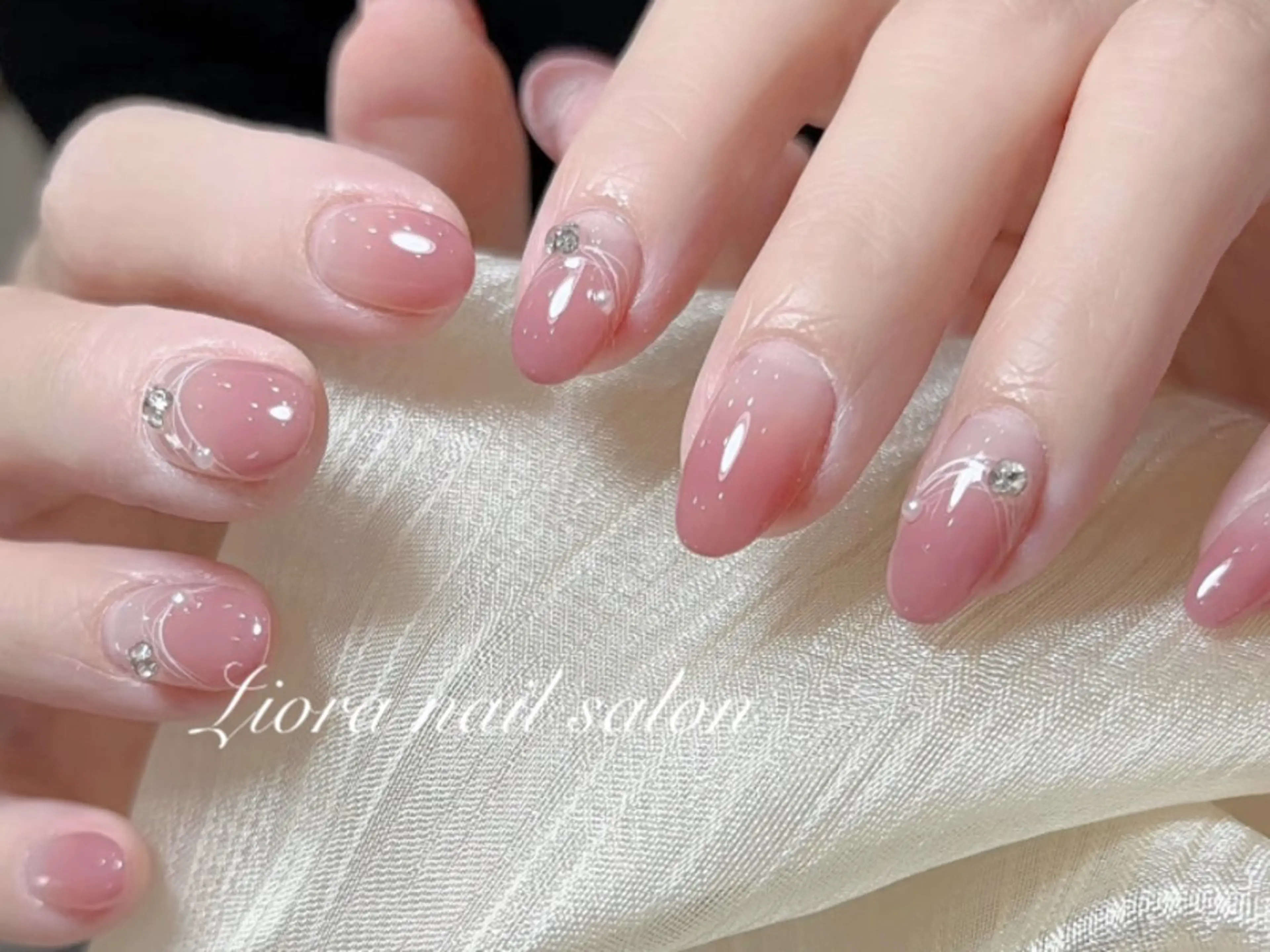 ネイル アートネイル フレンチネイル ジェルネイル ガーリー グラデーション ハンドネイル Liora nail 1のネイルデザイン