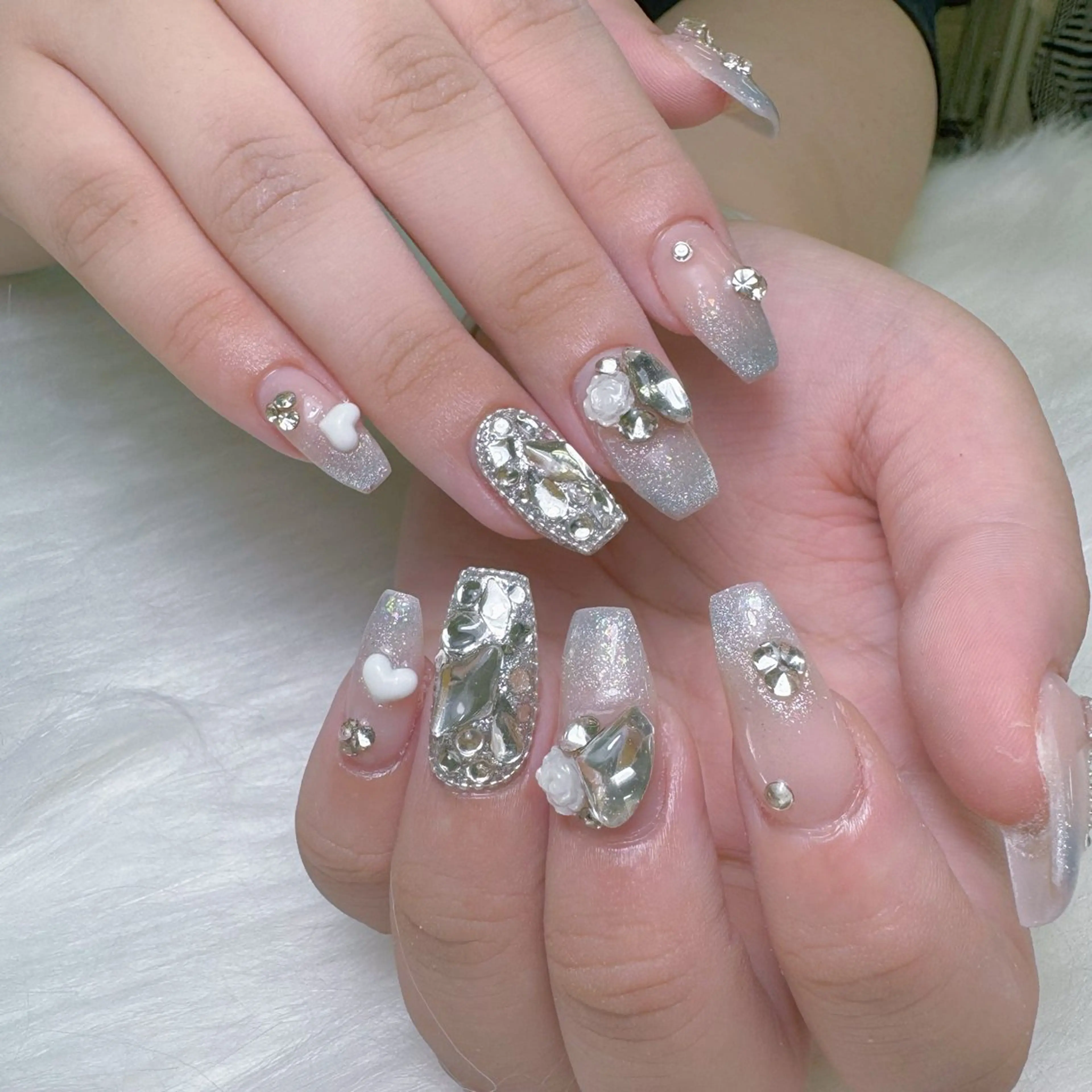 ネイル オーロラネイル フレンチネイル グラデーション ハート 韓国ネイル ハンドネイル Melody Nail所属・Melody  3D/スカルプ専門店のネイルデザイン