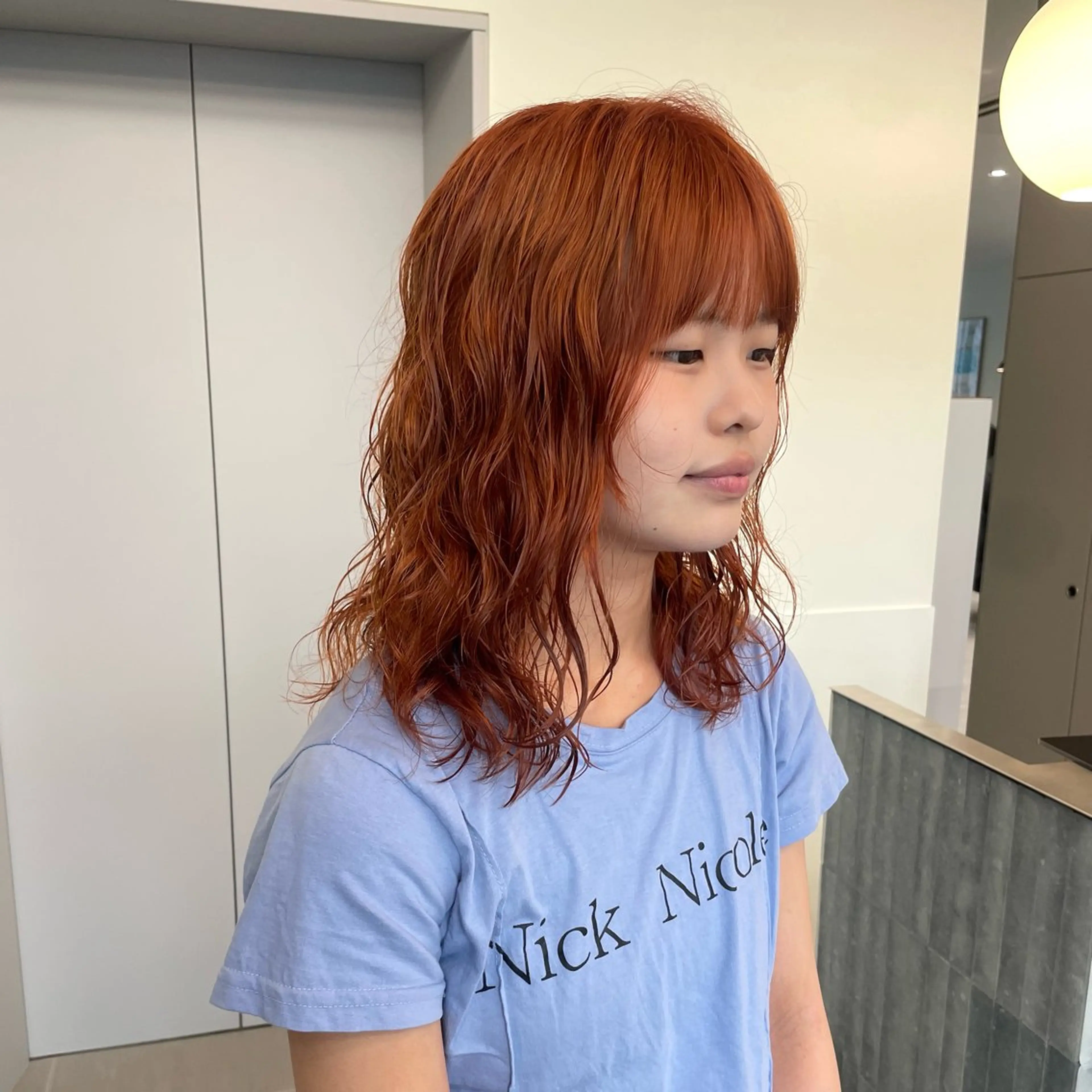 セミロング カラー パーマ ベージュカラー ブリーチ 透明感カラー ダブルカラー オレンジ ヘアカラー トリートメント ブリーチ/レイヤー 🌻Mutsumiのヘアスタイル