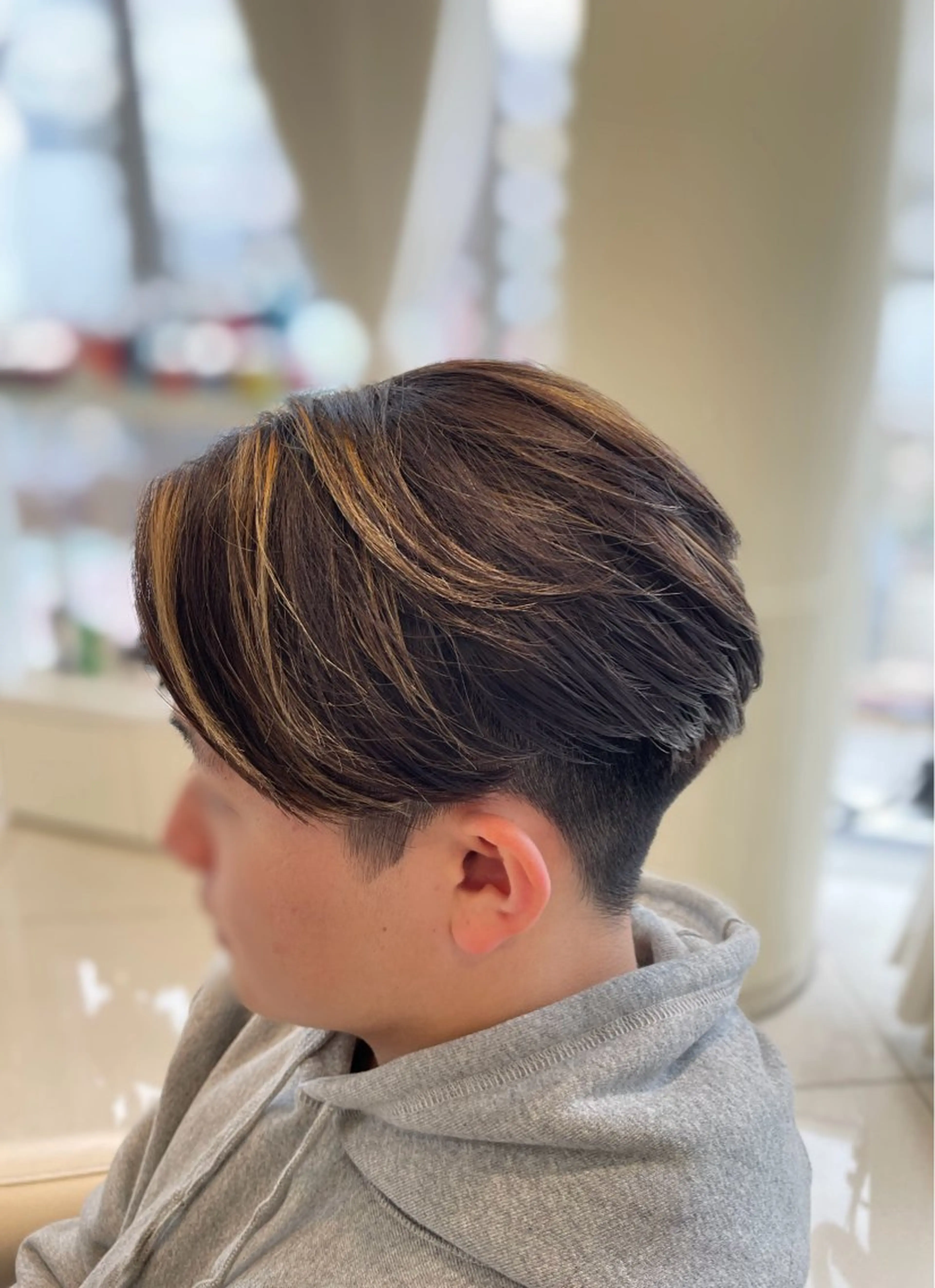 メンズ メンズハイライト カット 縮毛矯正 センターパート 川島爽楽のヘアスタイル