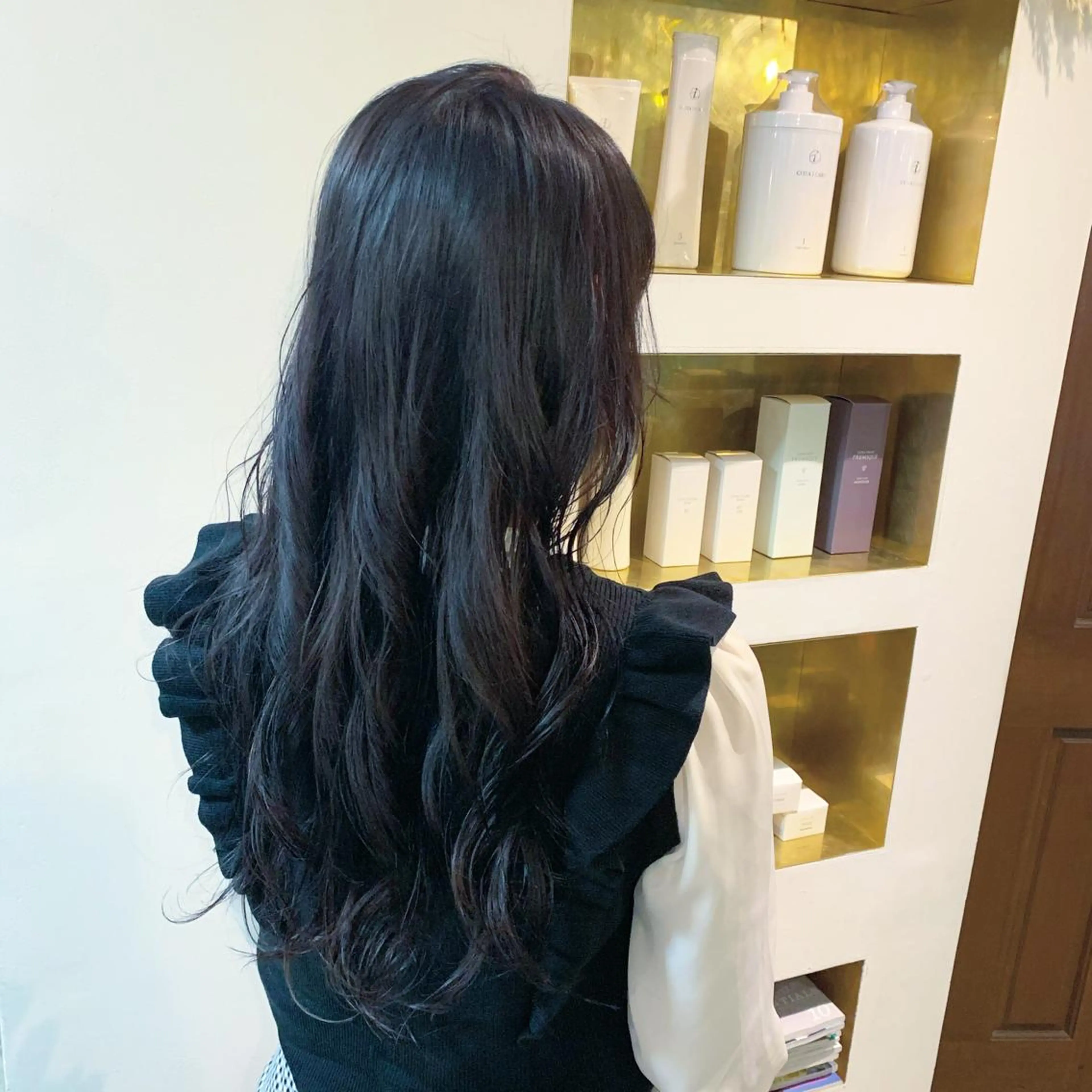 カラー 黒髪 パープルブラック 谷澤 朋佳のヘアスタイル