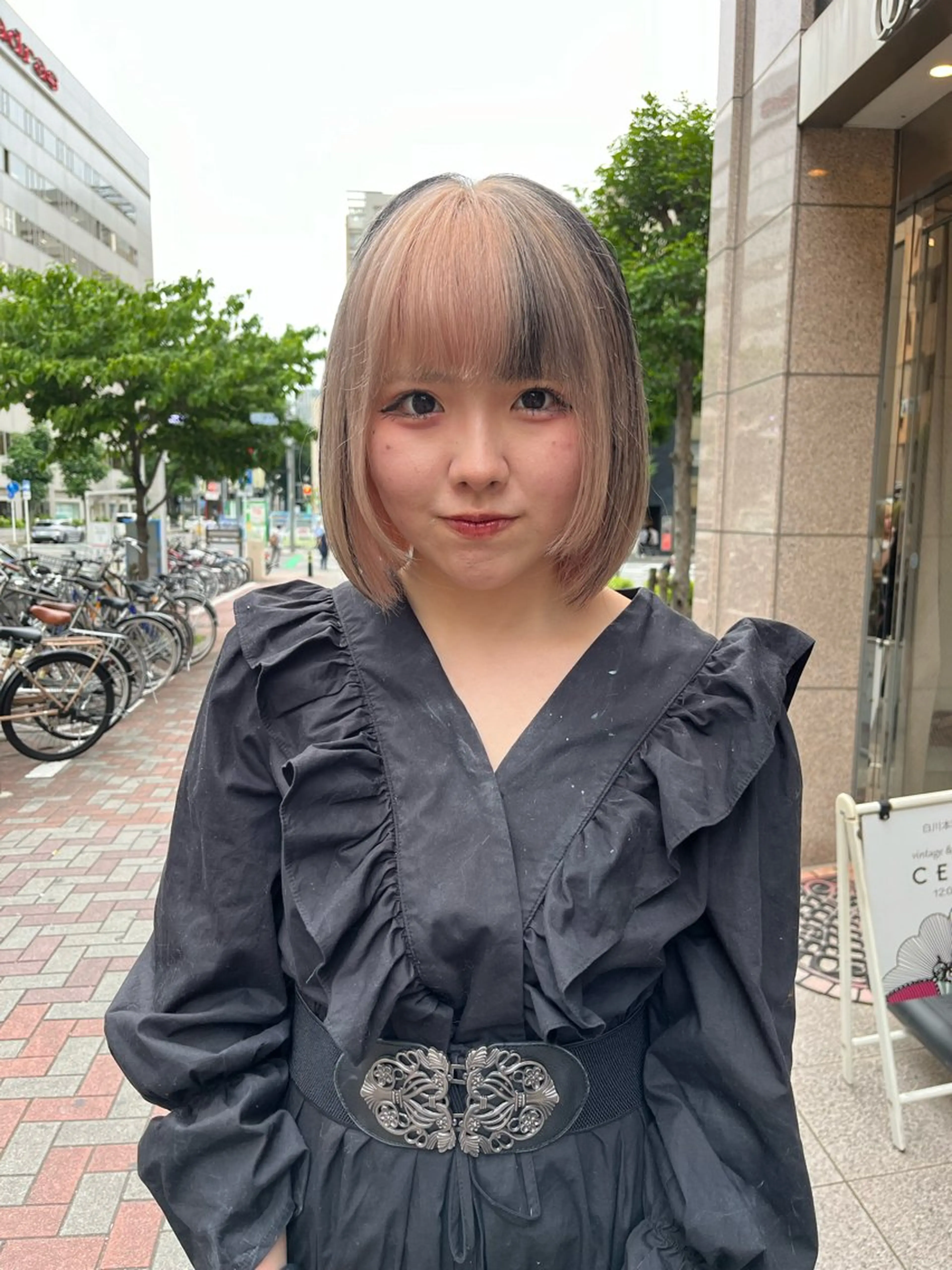 ミディアム カラー ヘアカラー トリートメント ユナ🎀レイヤー /韓国/ハイトーンのヘアスタイル