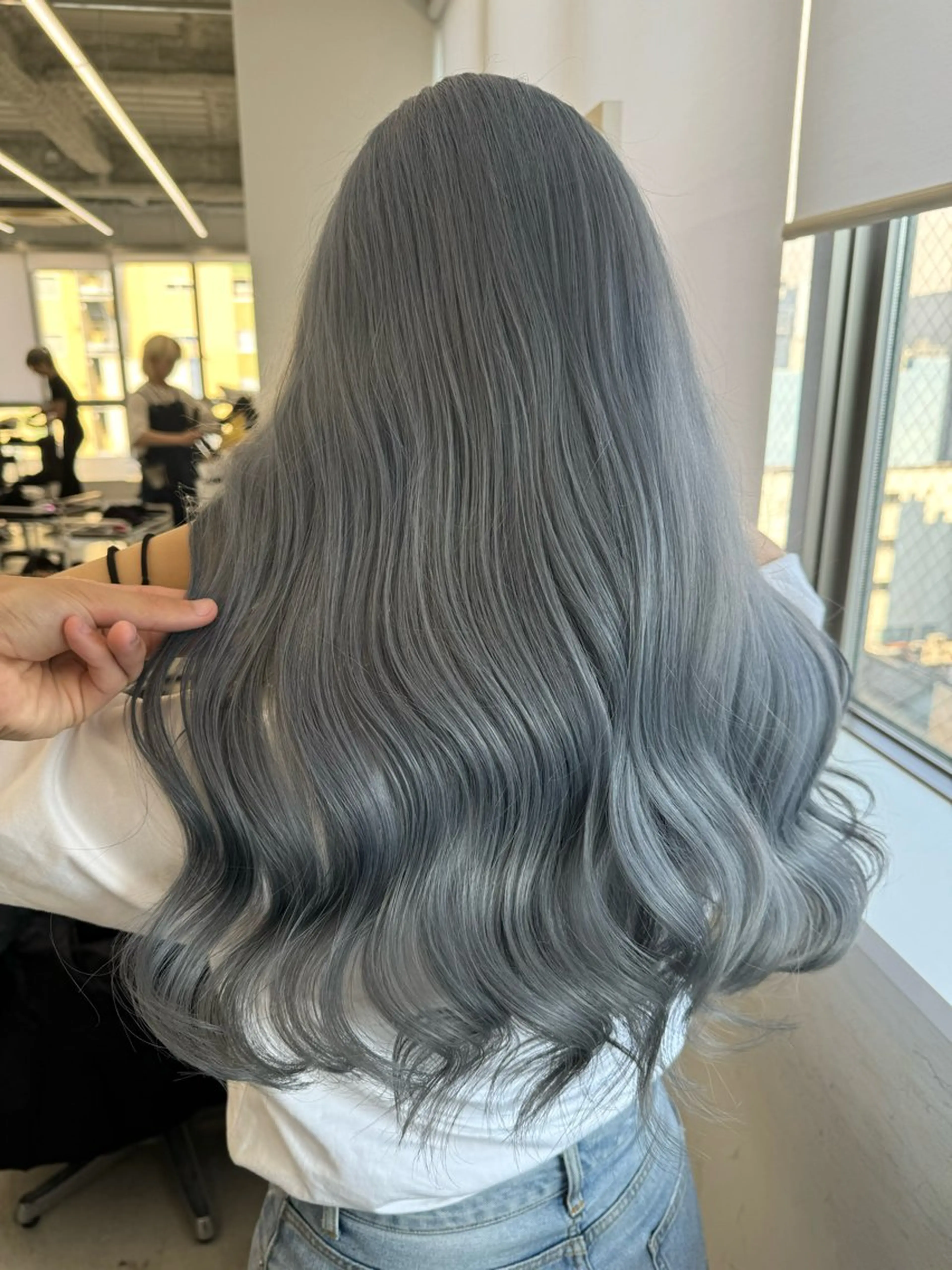 ロング カラー ブルーカラー シルバー ヘアカラー ENGOL所属・新美 蓮のヘアスタイル