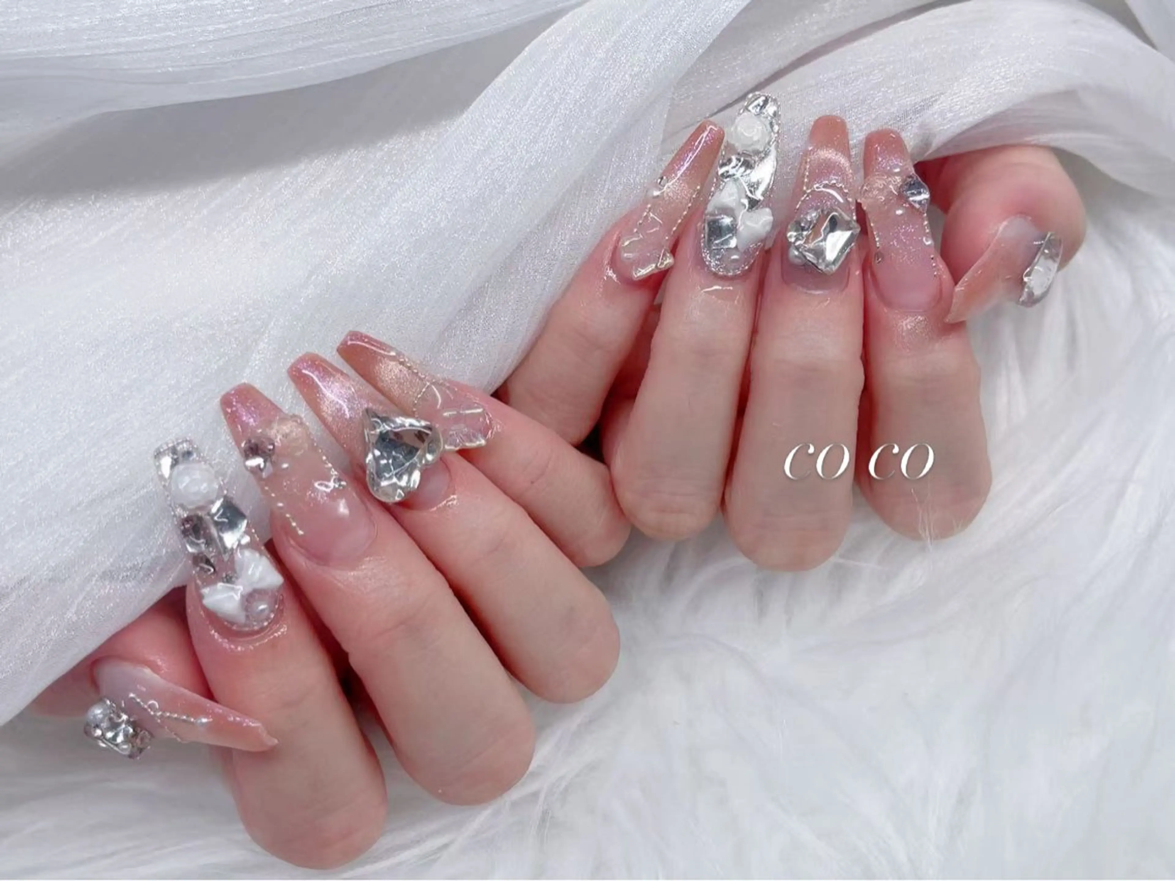 ネイル ニュアンスネイル シルバー ハンドネイル COCO ネイルのネイルデザイン