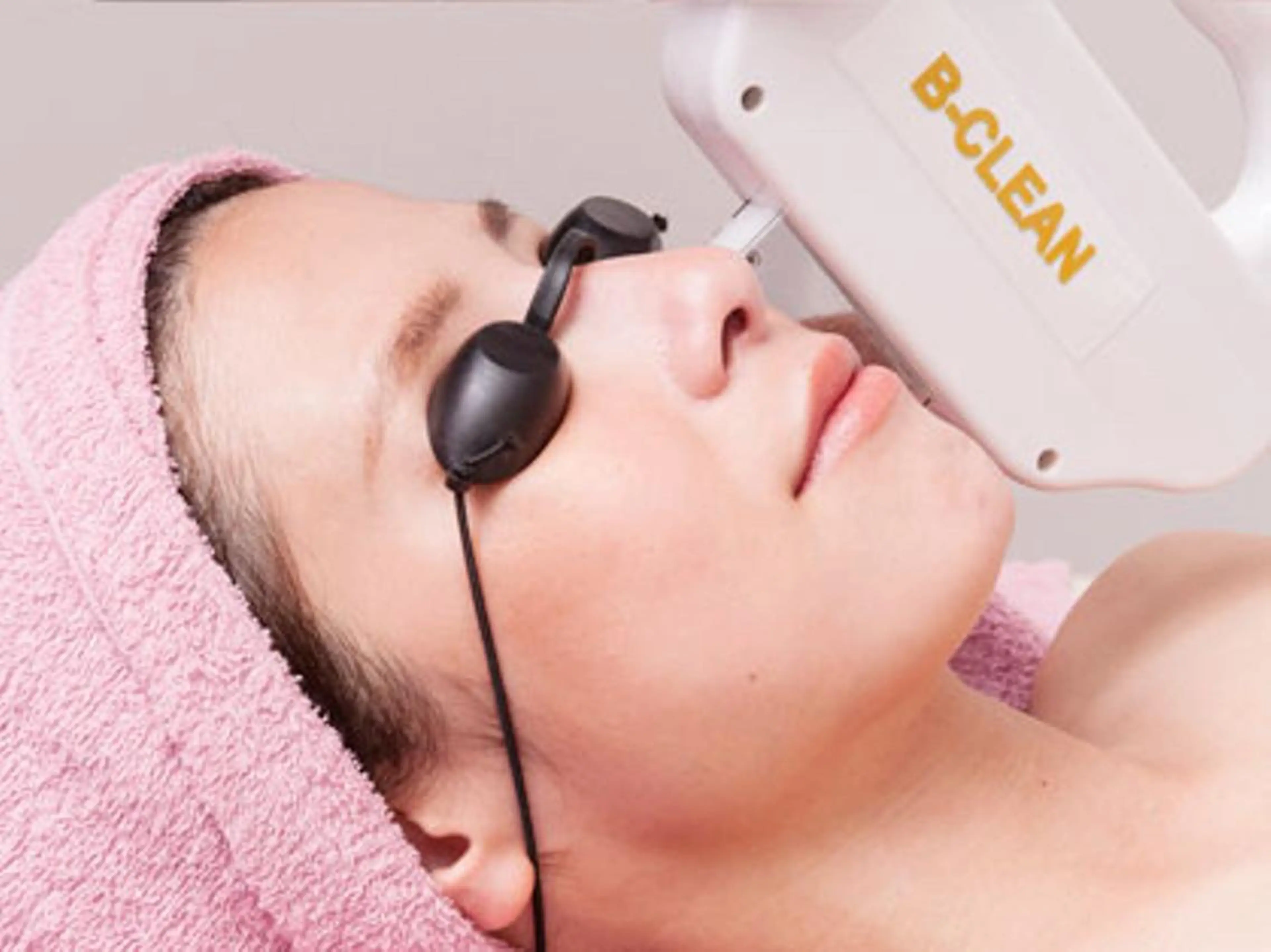 【レディース高速脱毛】1回¥3.300最近美肌脱毛機で顔脱毛の写真