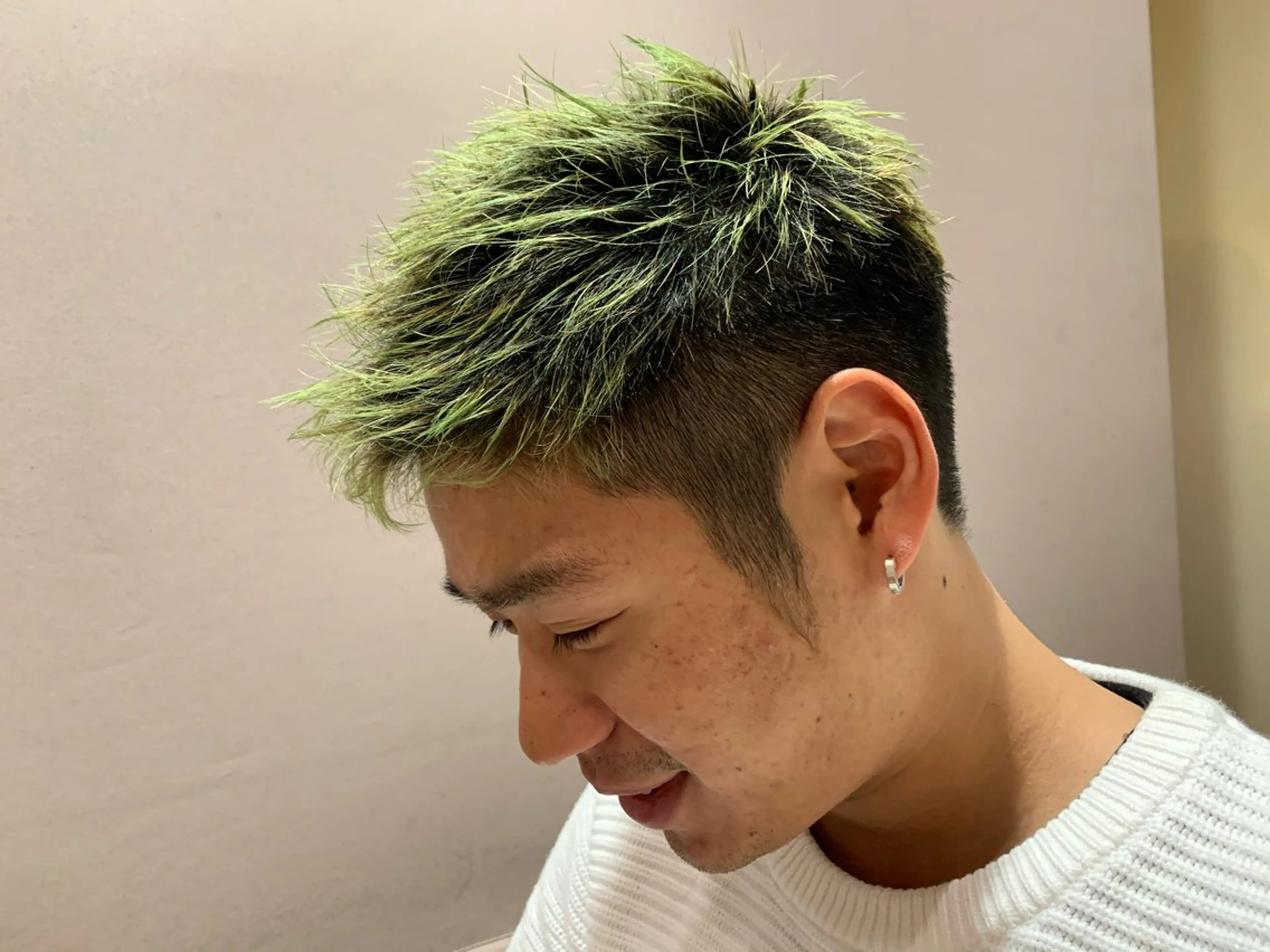 ショート カラー メンズ カット ヘアカラー トリートメント ☘️折戸結菜☘️ ハイトーンカラーのヘアスタイル