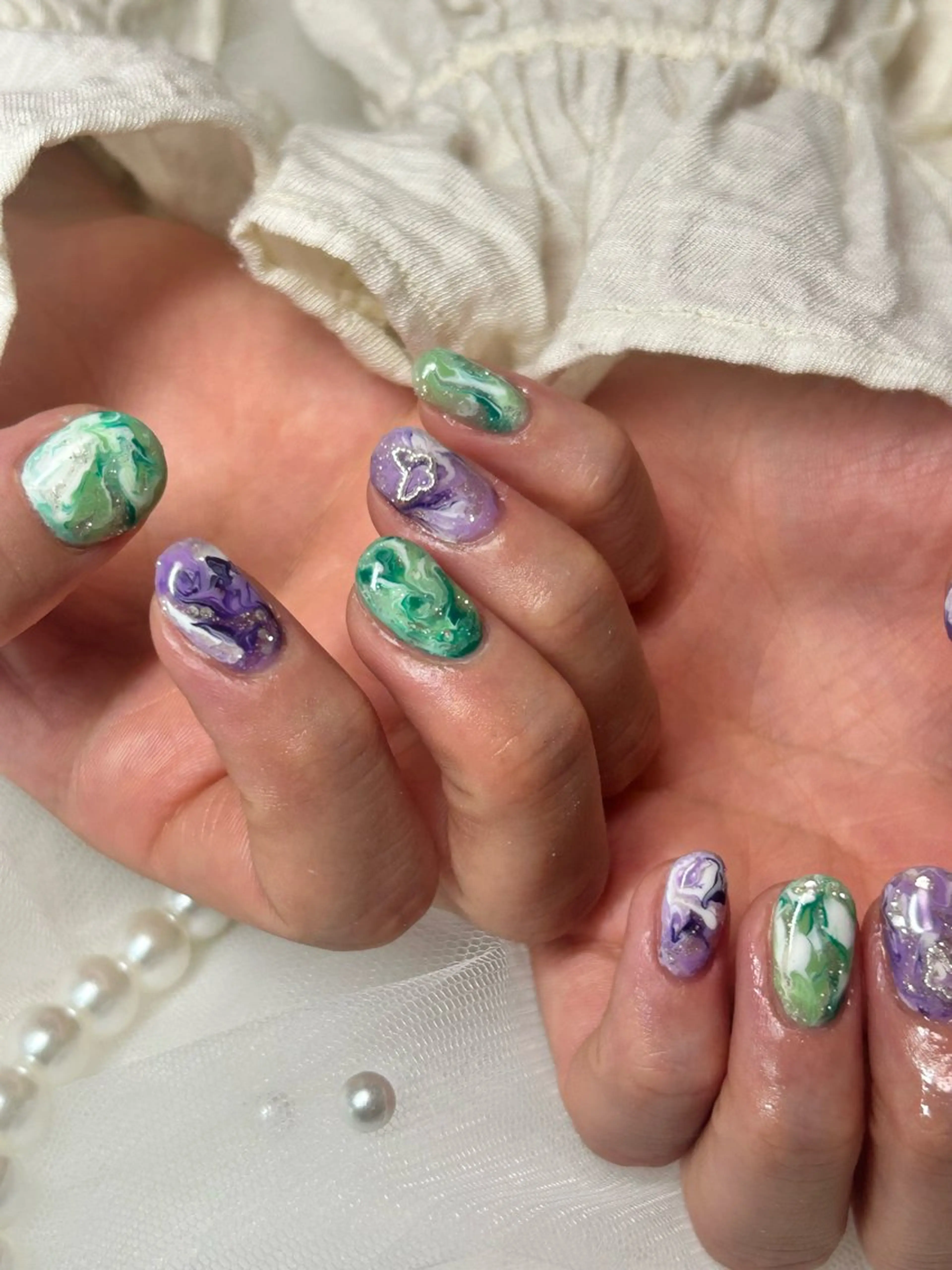 ネイル グリーン キラキラネイル 大理石ネイル(マーブル) フォルビチローロ所属・moritou harunaのネイルデザイン