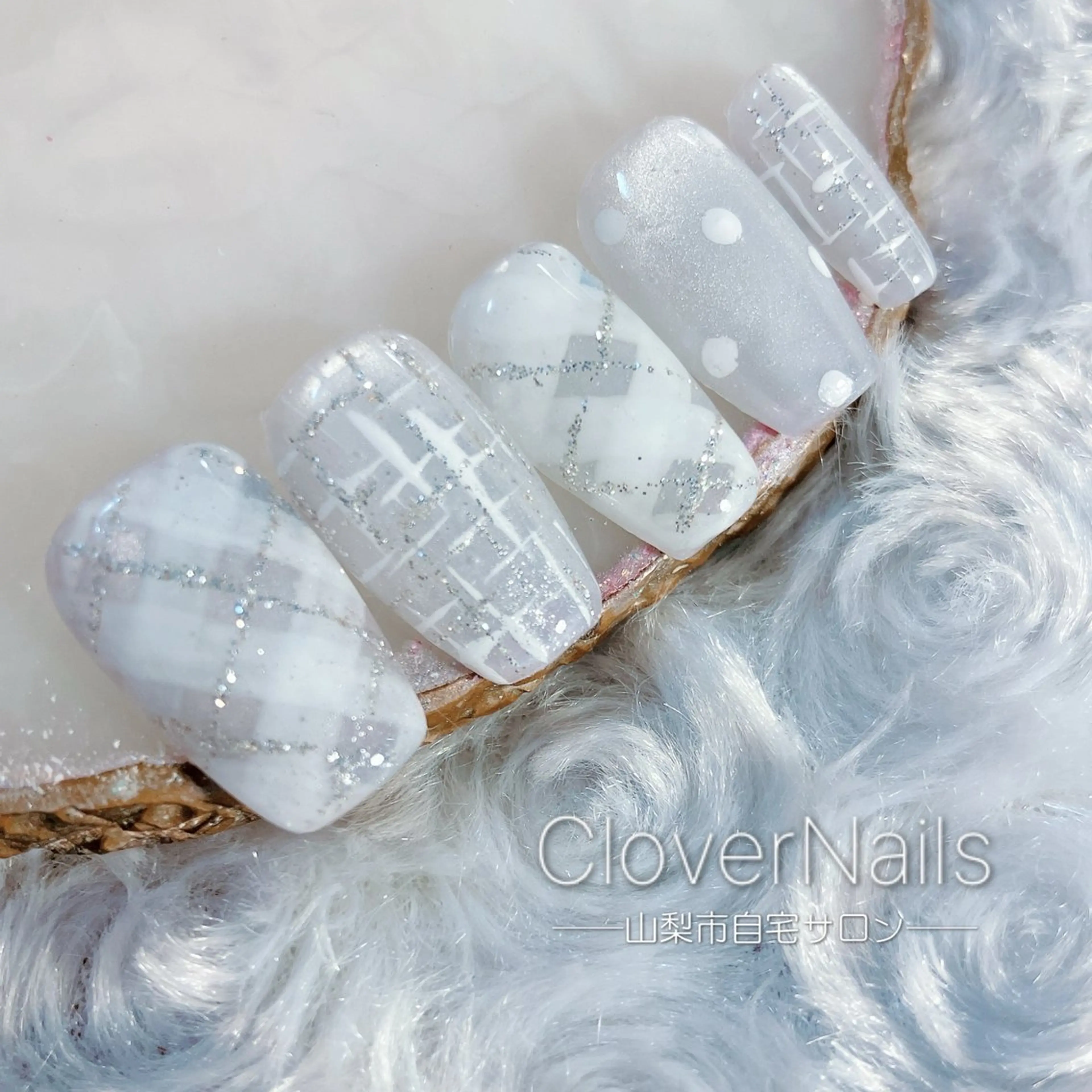 ネイル ドット マグネットネイル シンプルネイル ホワイト 冬ネイル ハンドネイル 自宅ネイルサロン クロバーネイルのネイルデザイン