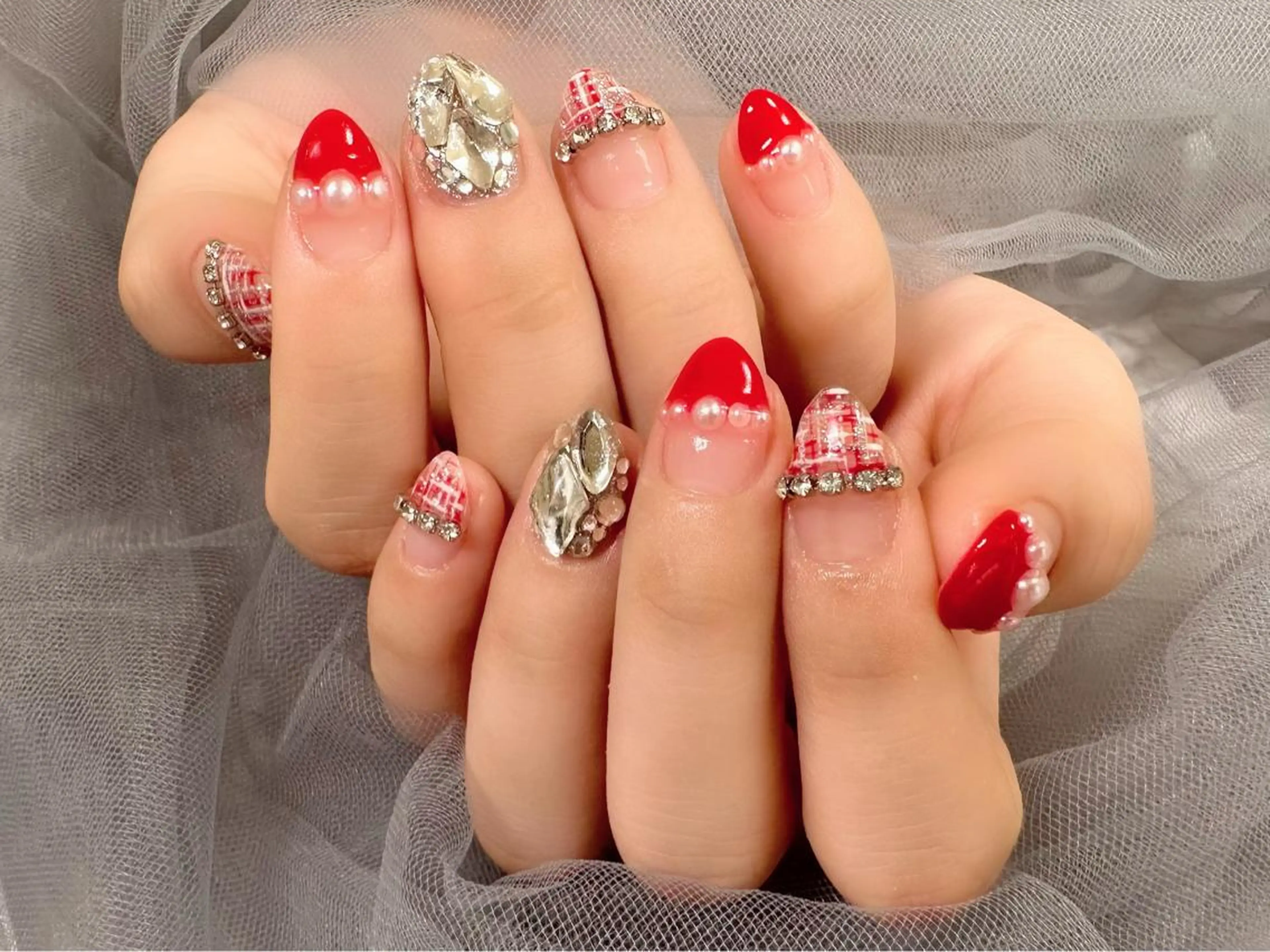 ネイル キラキラネイル 赤色 ツイードネイル ハンドネイル KURELLY所属・Nail Salon KURELLYのネイルデザイン