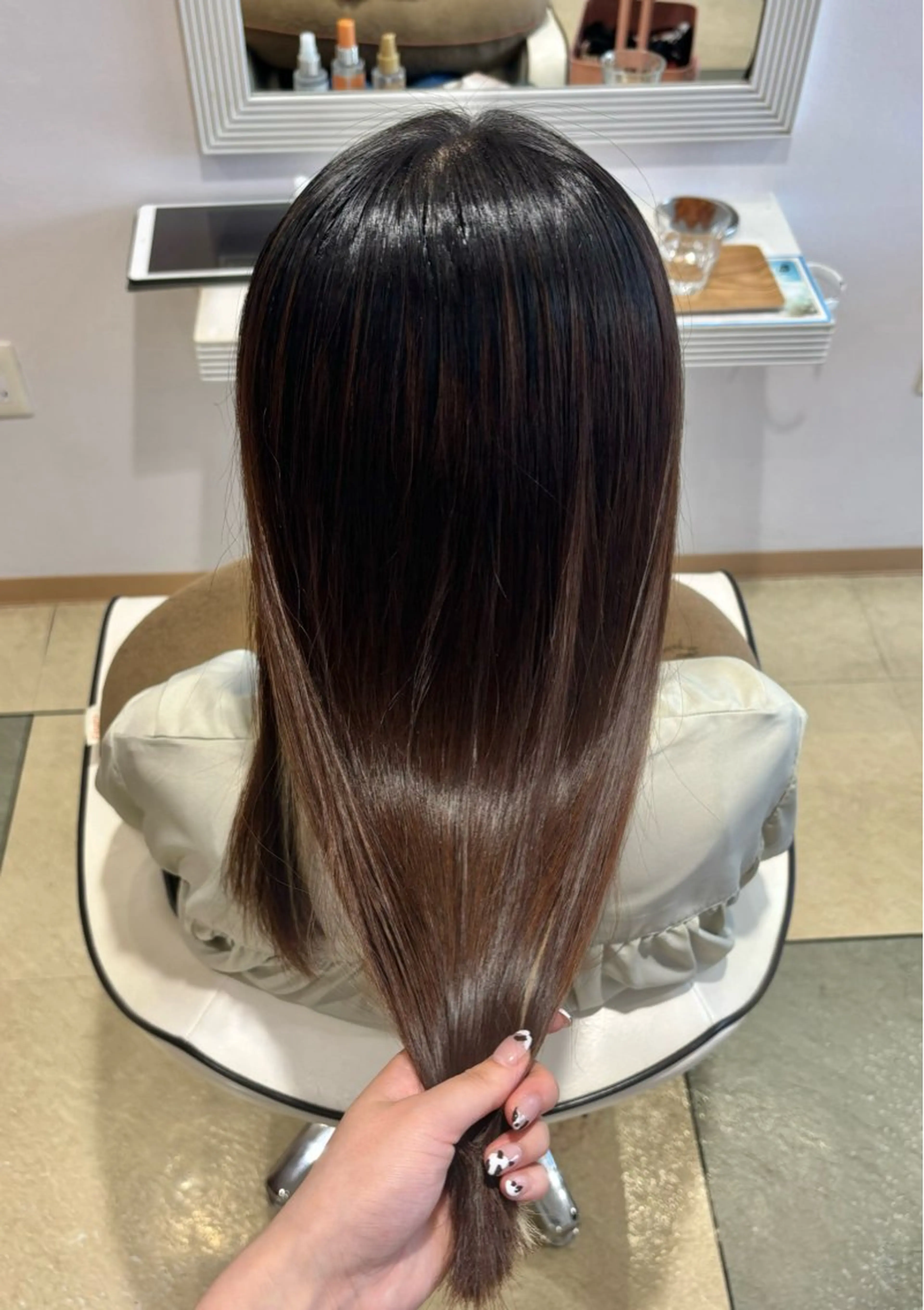 ロング 縮毛矯正 トリートメント 透明感カラー/ くびれヘア/ユウユのヘアスタイル