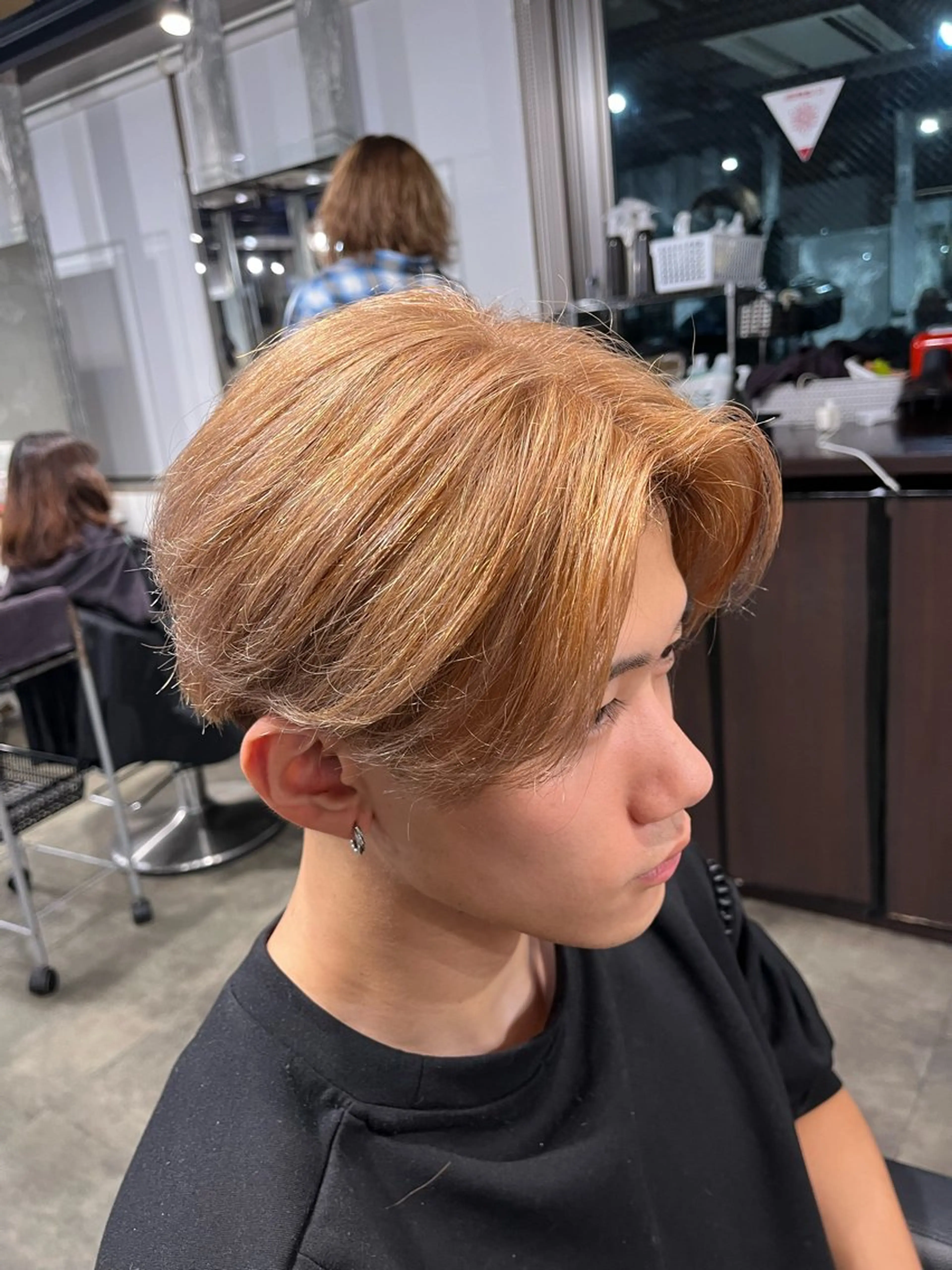 カラー メンズ ヘアカラー トリートメント ハイトーンカラー 🦄レイヤーカットのヘアスタイル