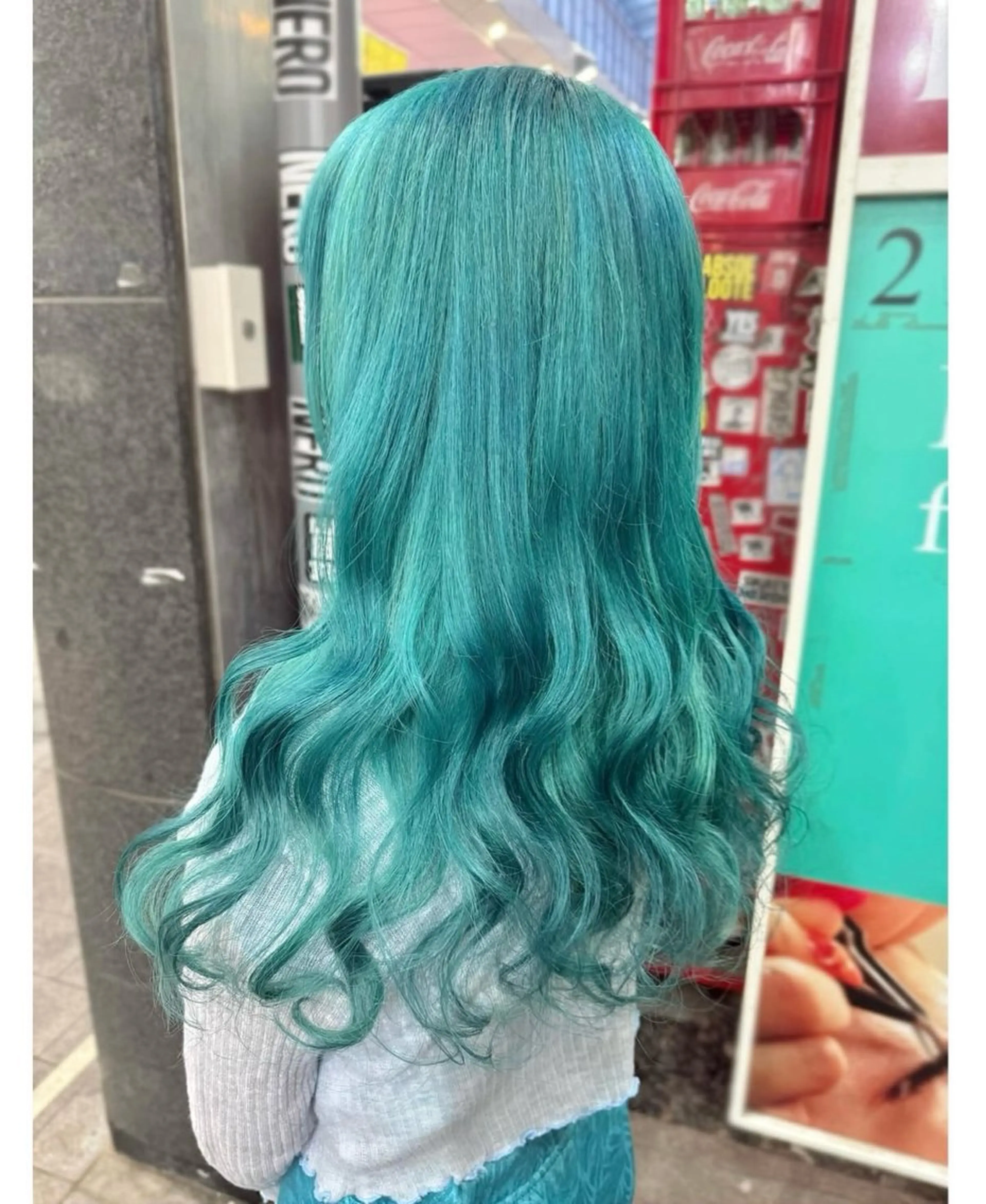 ミディアム カラー エメラルドグリーン ヘアカラー GARU-ガル-所属・TSUNO🦖 派手髪/オタク美容師のヘアスタイル