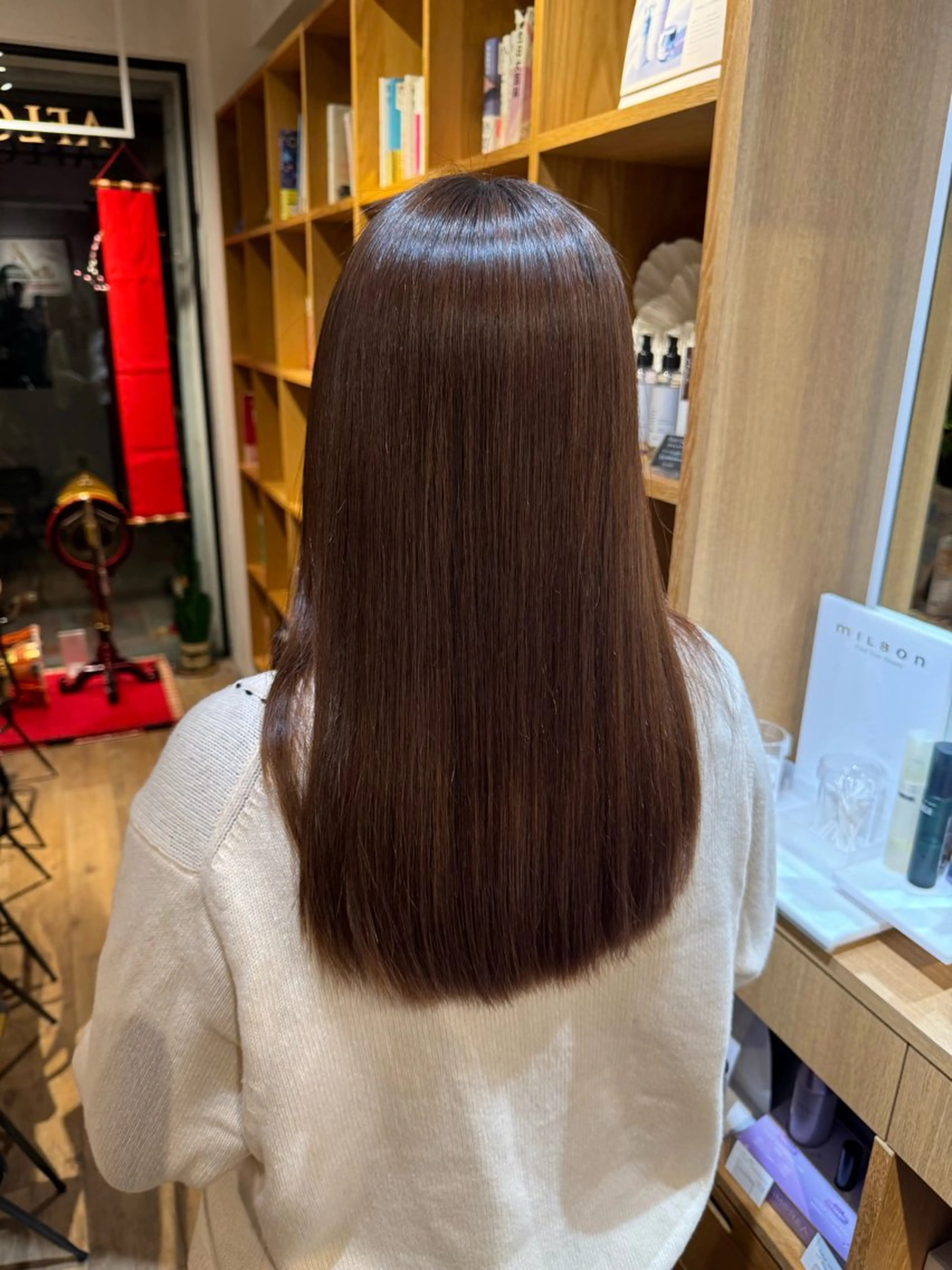 セミロング カット 縮毛矯正 トリートメント afloatkobe所属・美髪/髪質改善 川口凌弥のヘアスタイル