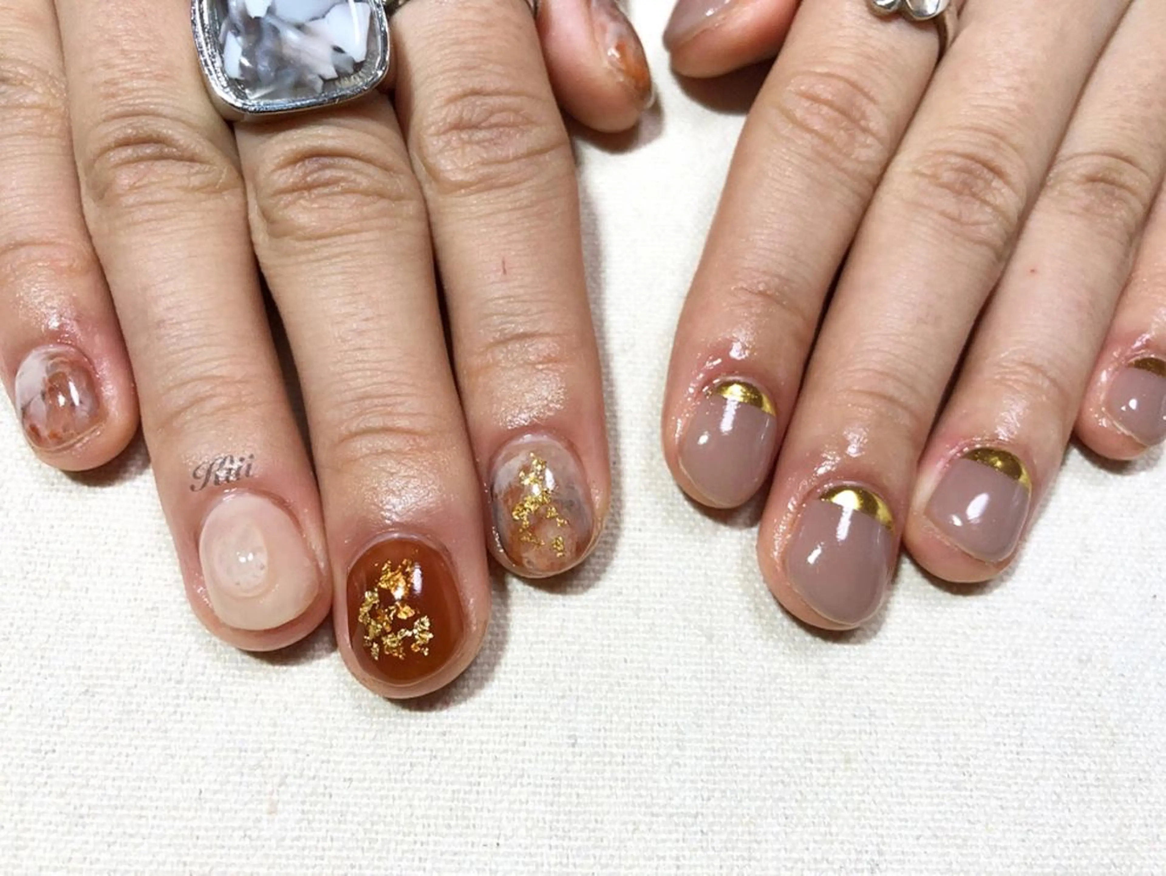 ネイル ゴールド ミラーネイル ハンドネイル フットネイル kiii.__ ✴︎*のネイルデザイン