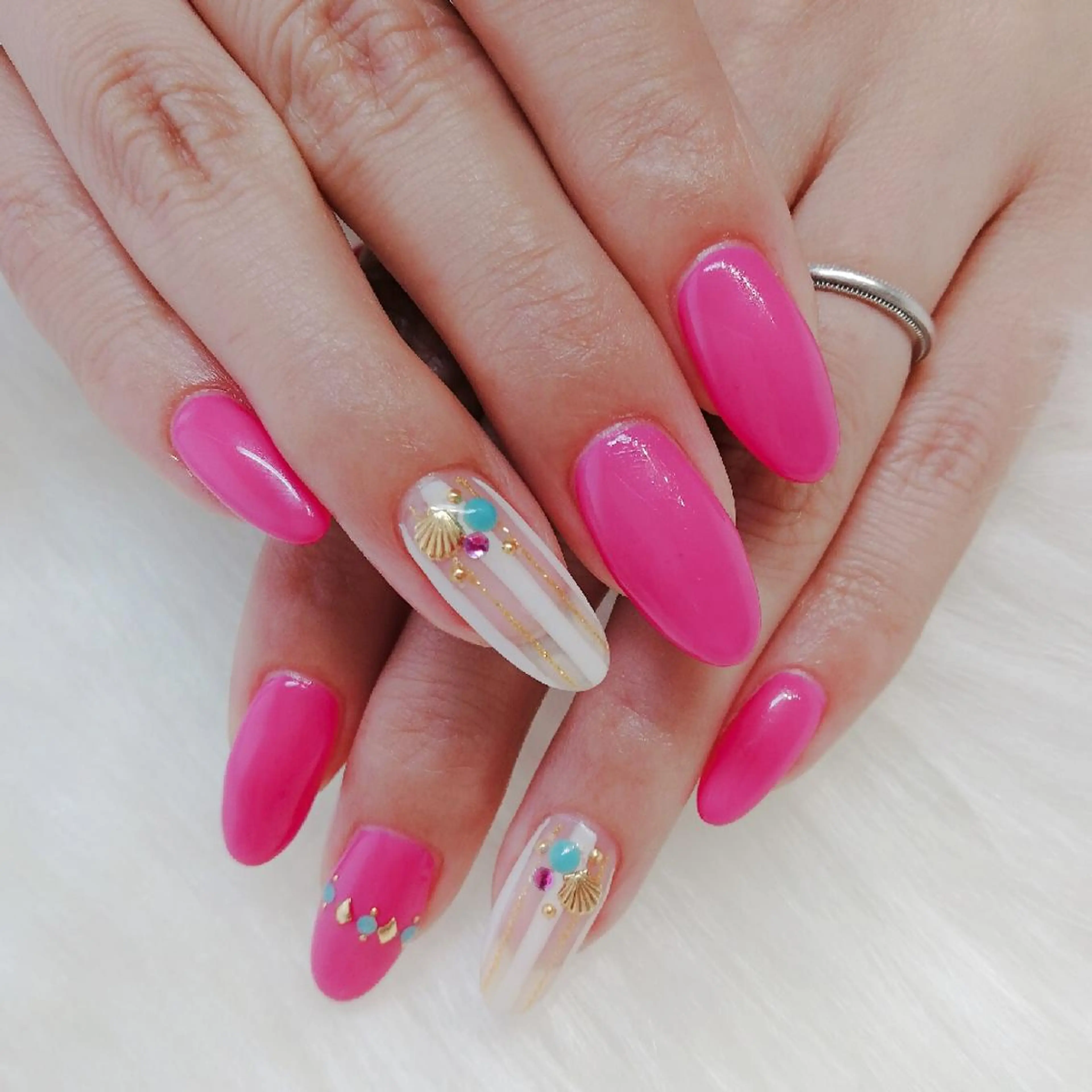 ネイル luxe NailDesignのネイルデザイン