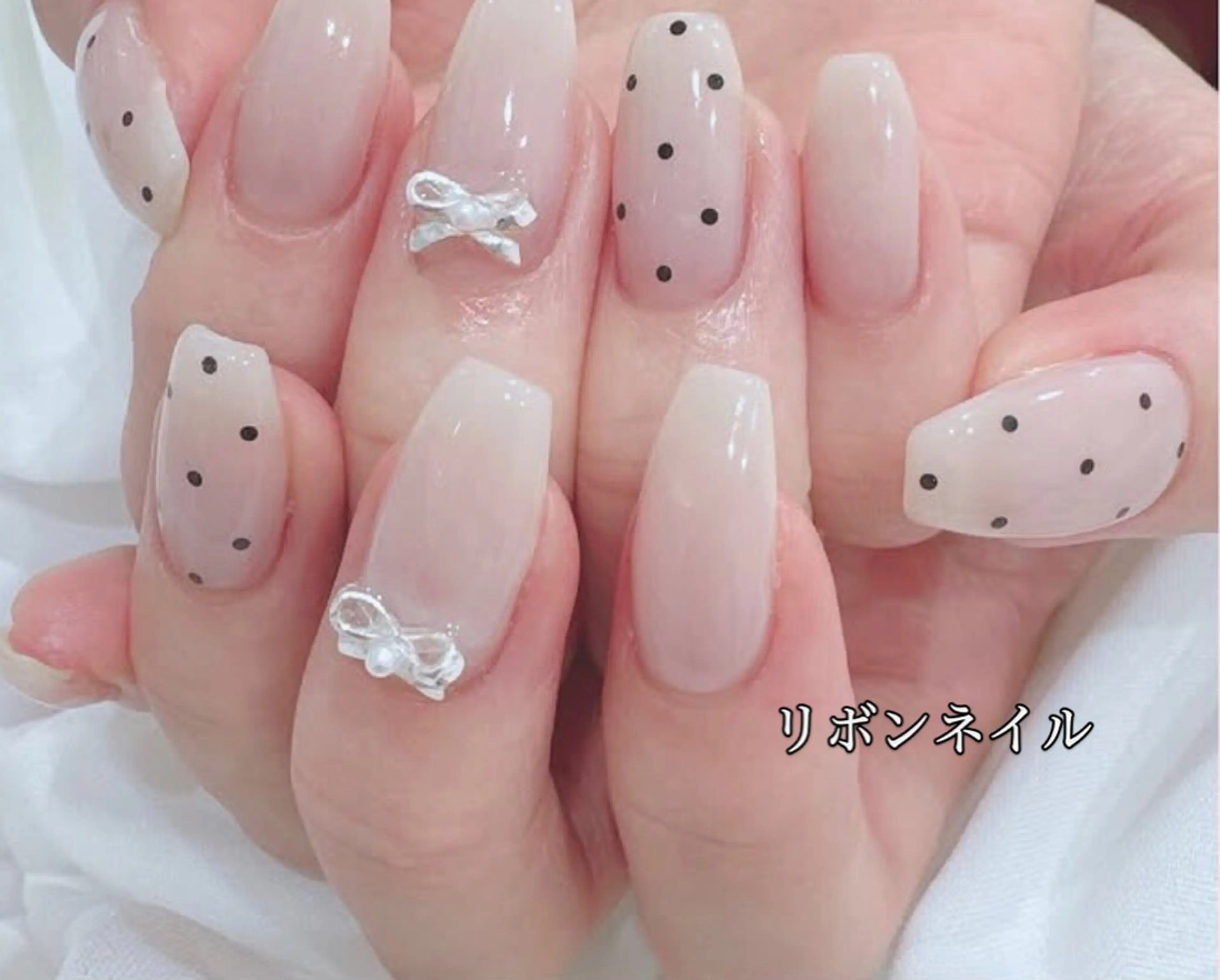 ネイル ガーリー リボン ショートネイル ハンドネイル Roger 舞のネイルデザイン