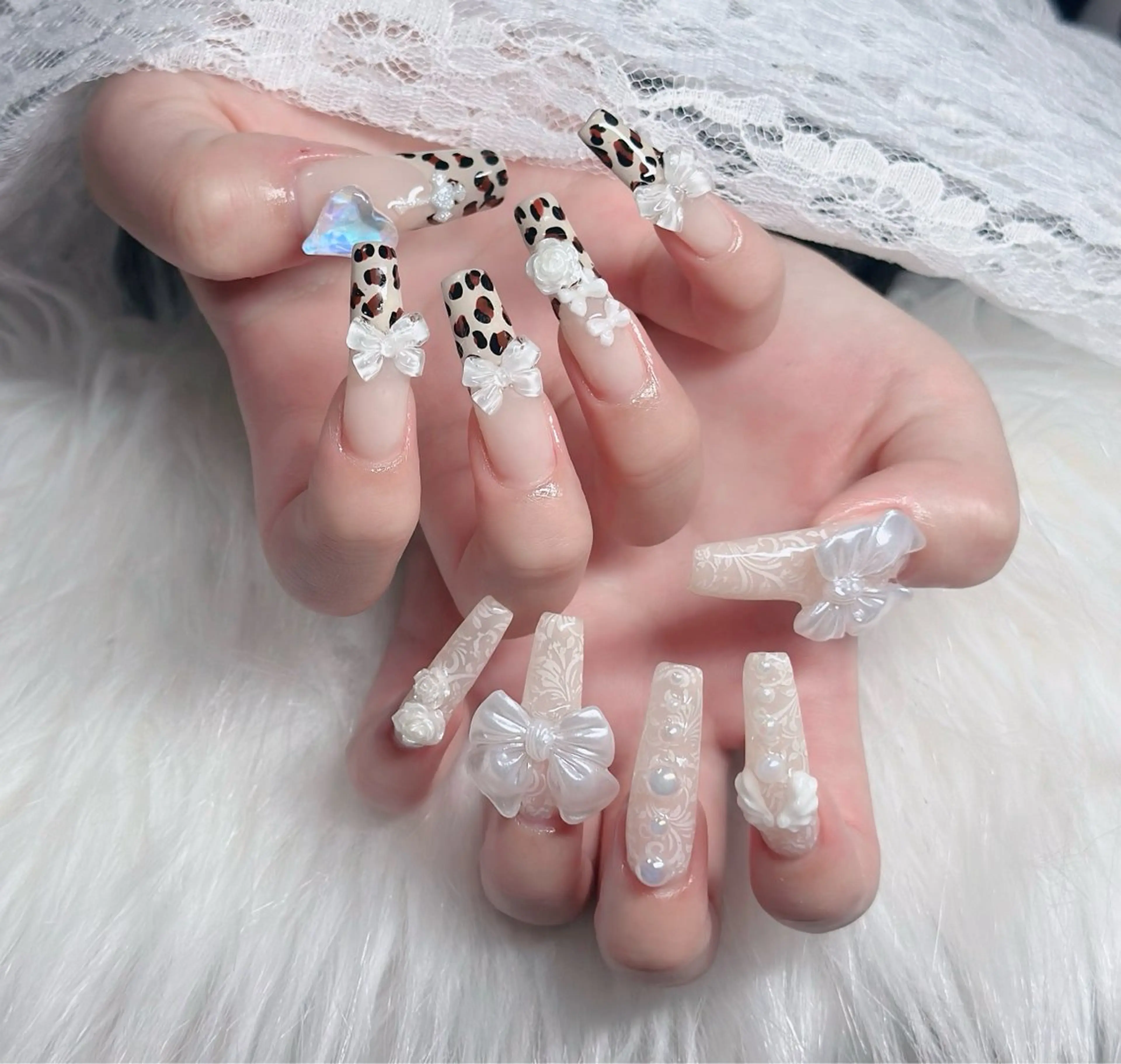 ネイル フレンチネイル ジェルネイル ガラスフレンチ ハロウィン ハート ハンドネイル H.baby Nail Salonのネイルデザイン