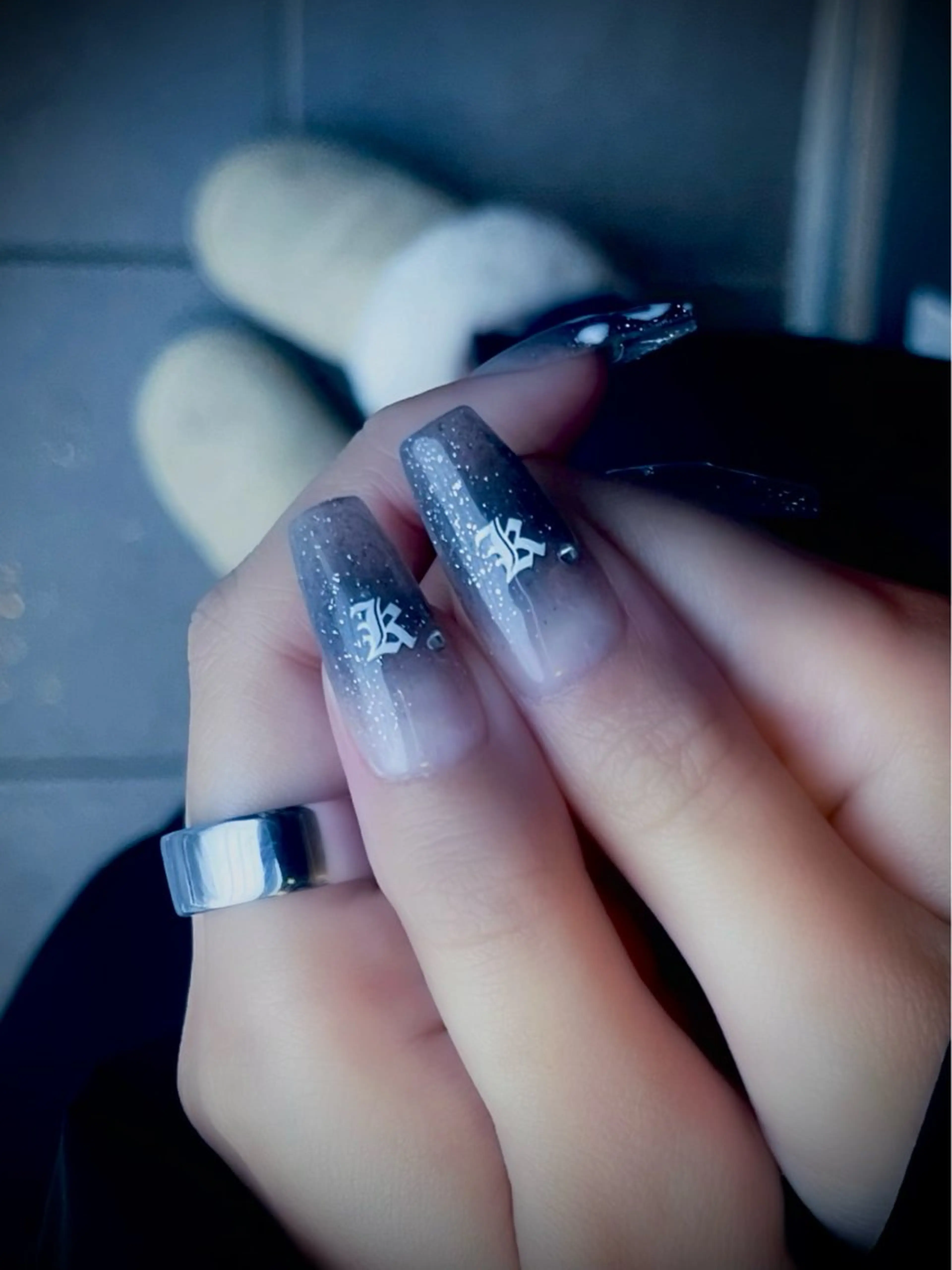 ネイル キラキラネイル マグネットネイル ワンカラーネイル スカルプネイル ワンホンネイル nine.🦋 YUKOのネイルデザイン