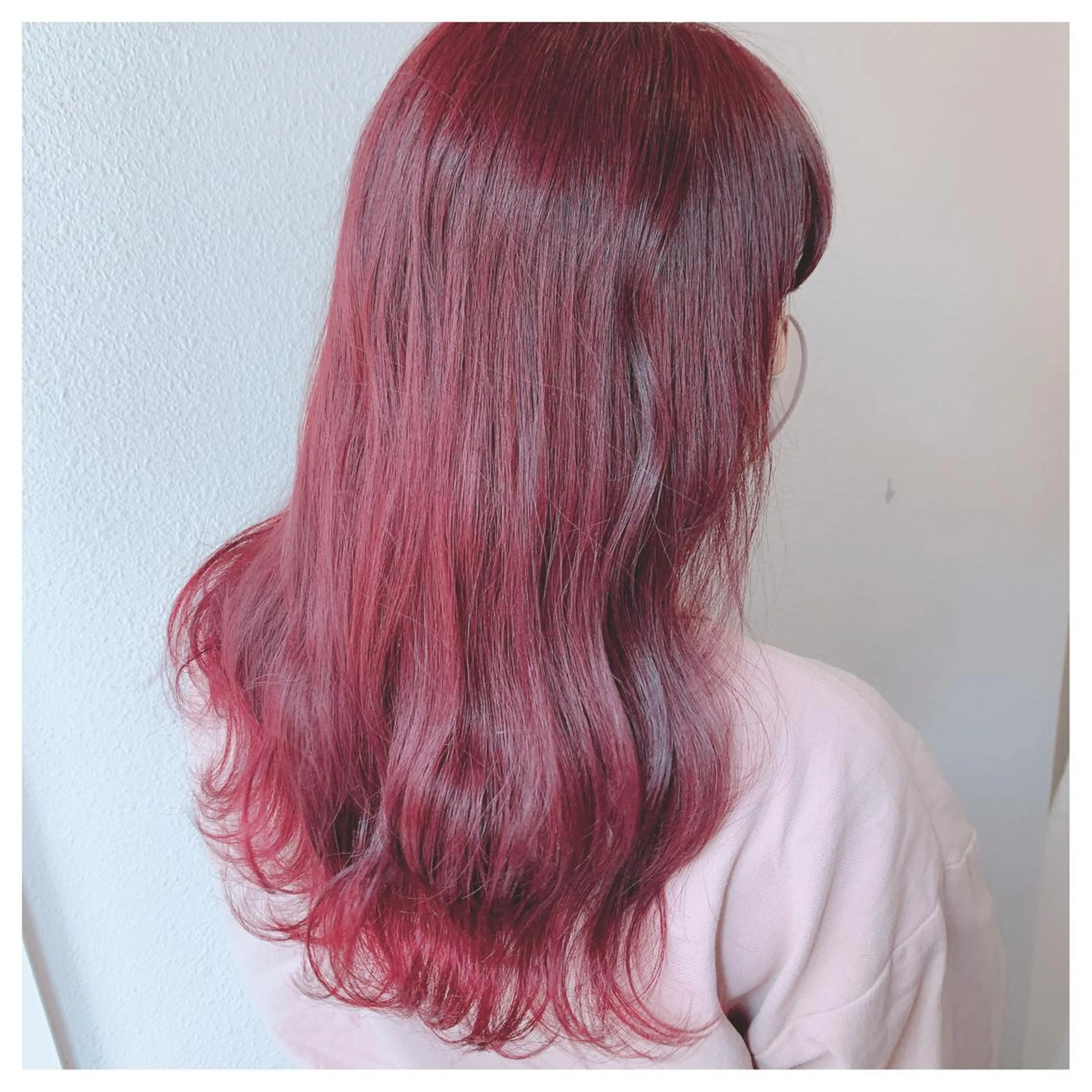 セミロング カラー ピンクカラー レッドカラー ヘアカラー 似合わせ/ブリーチ カラー.岡田友仁のヘアスタイル