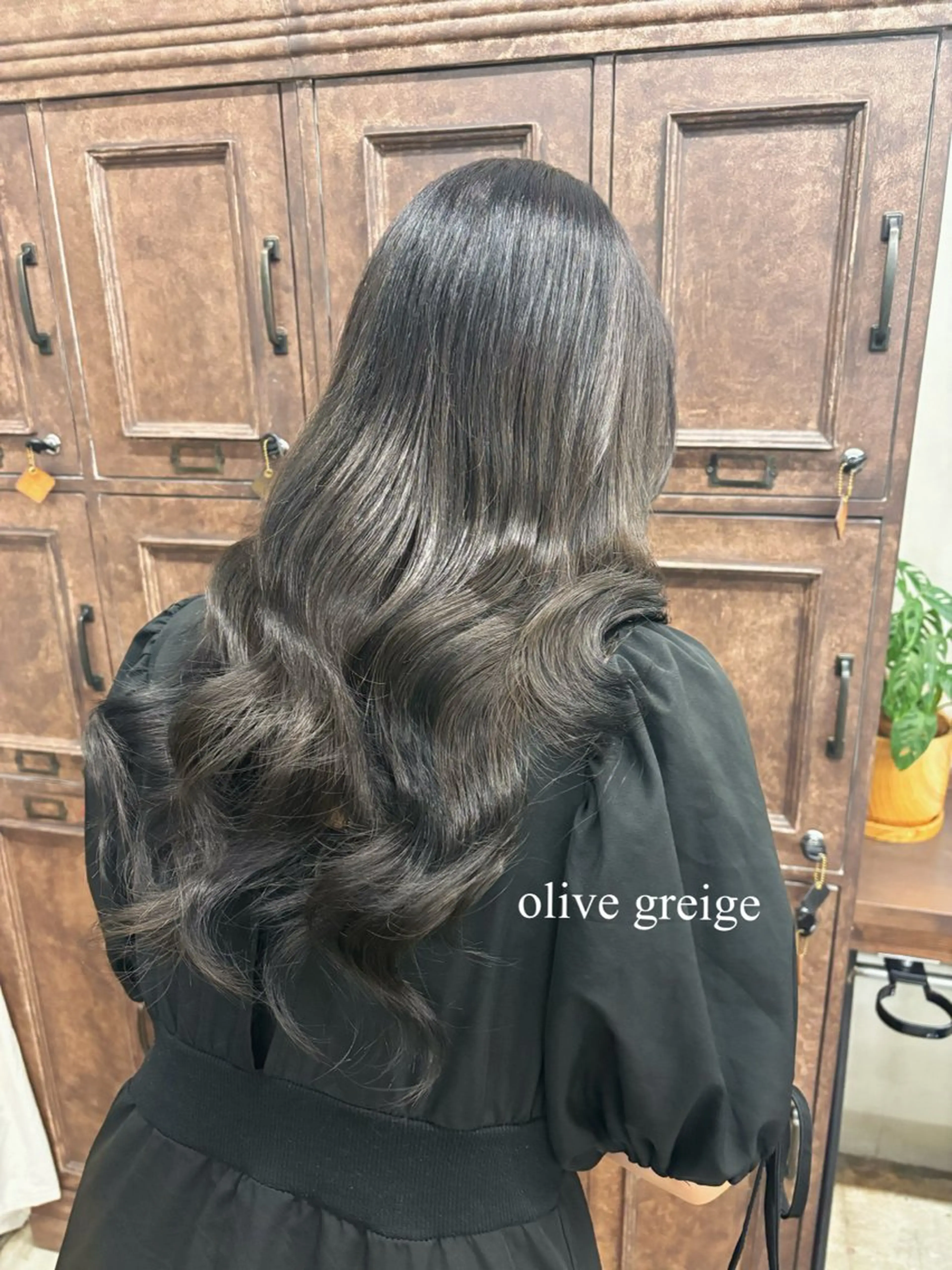 カラー グレージュ オリーブグレージュ オリーブグレー ウエチ モモカのヘアスタイル