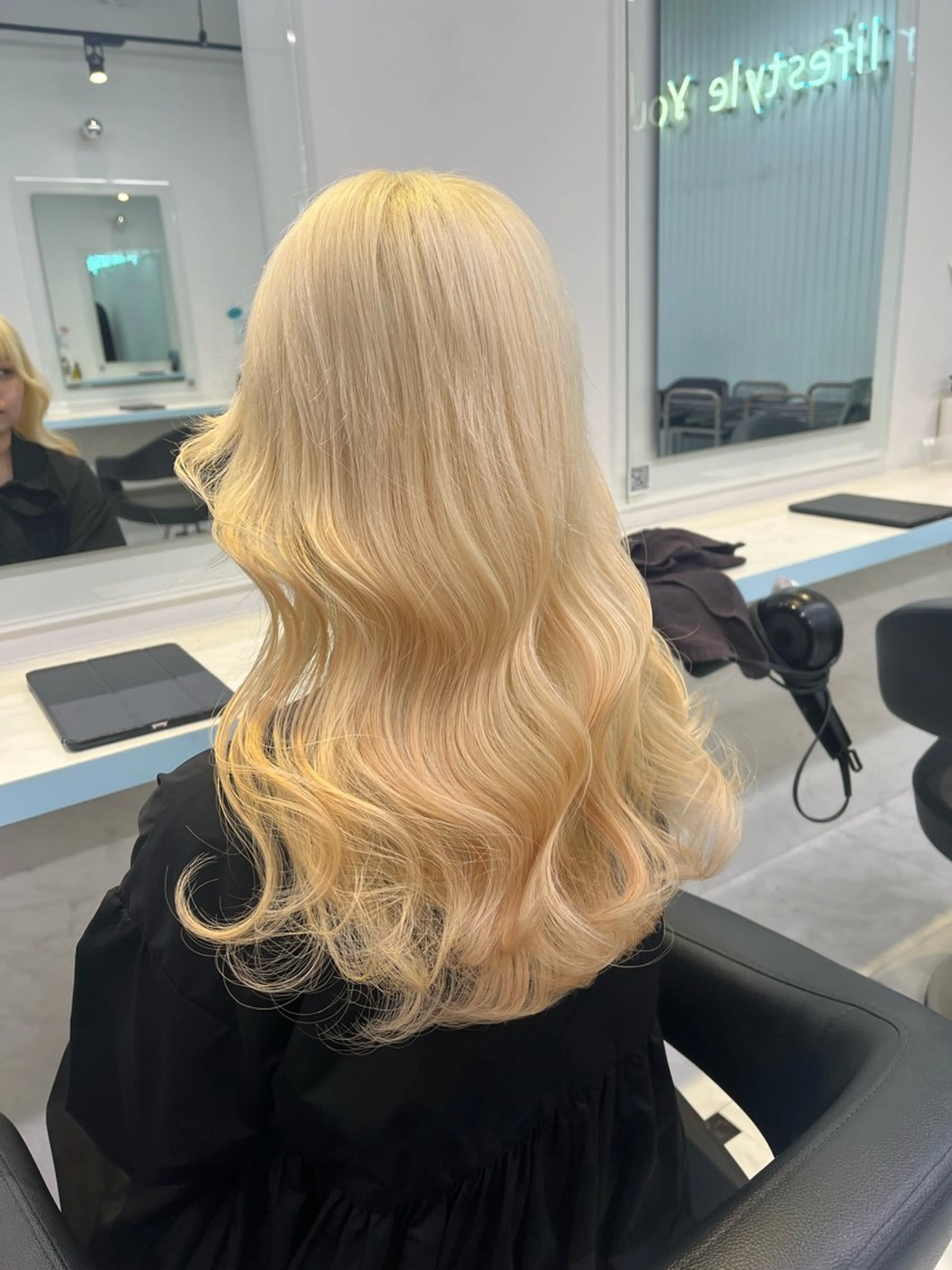 ロング カラー ヘアカラー ブリーチカラー 🩵MIZUKIのヘアスタイル