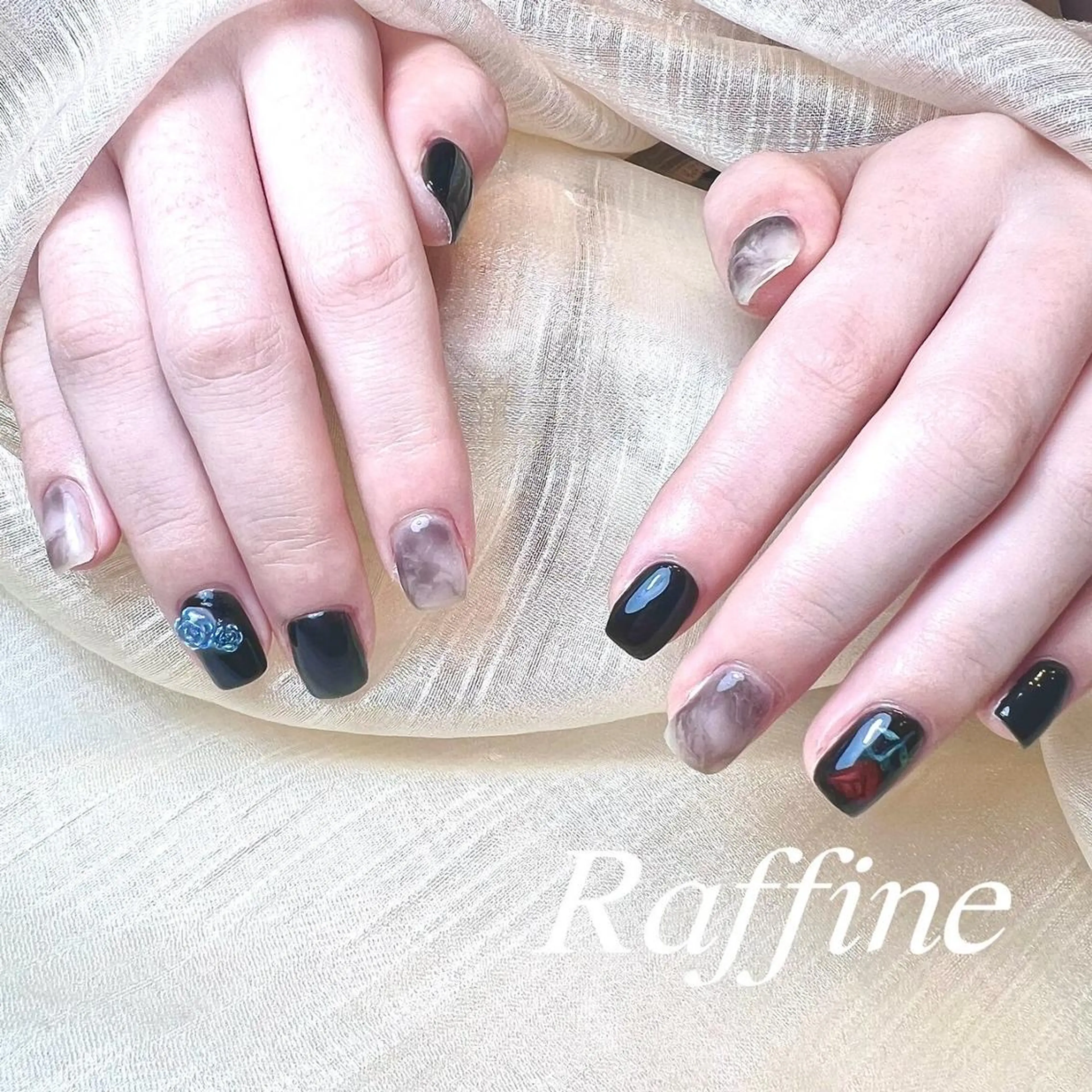 ネイル RAFFINE 月🦋🩵のネイルデザイン