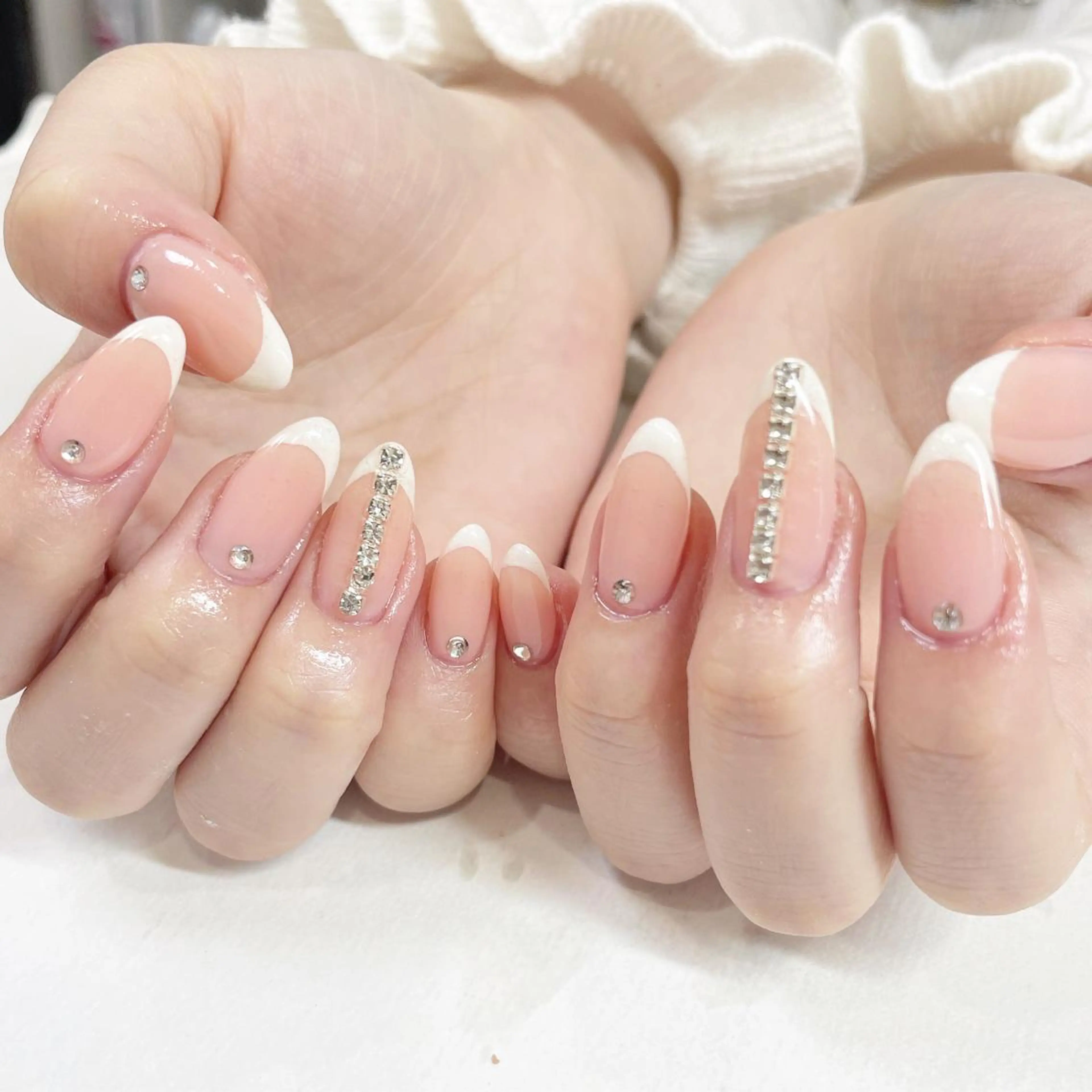 ネイル フレンチネイル キラキラネイル ハンドネイル Minami 🍓のネイルデザイン