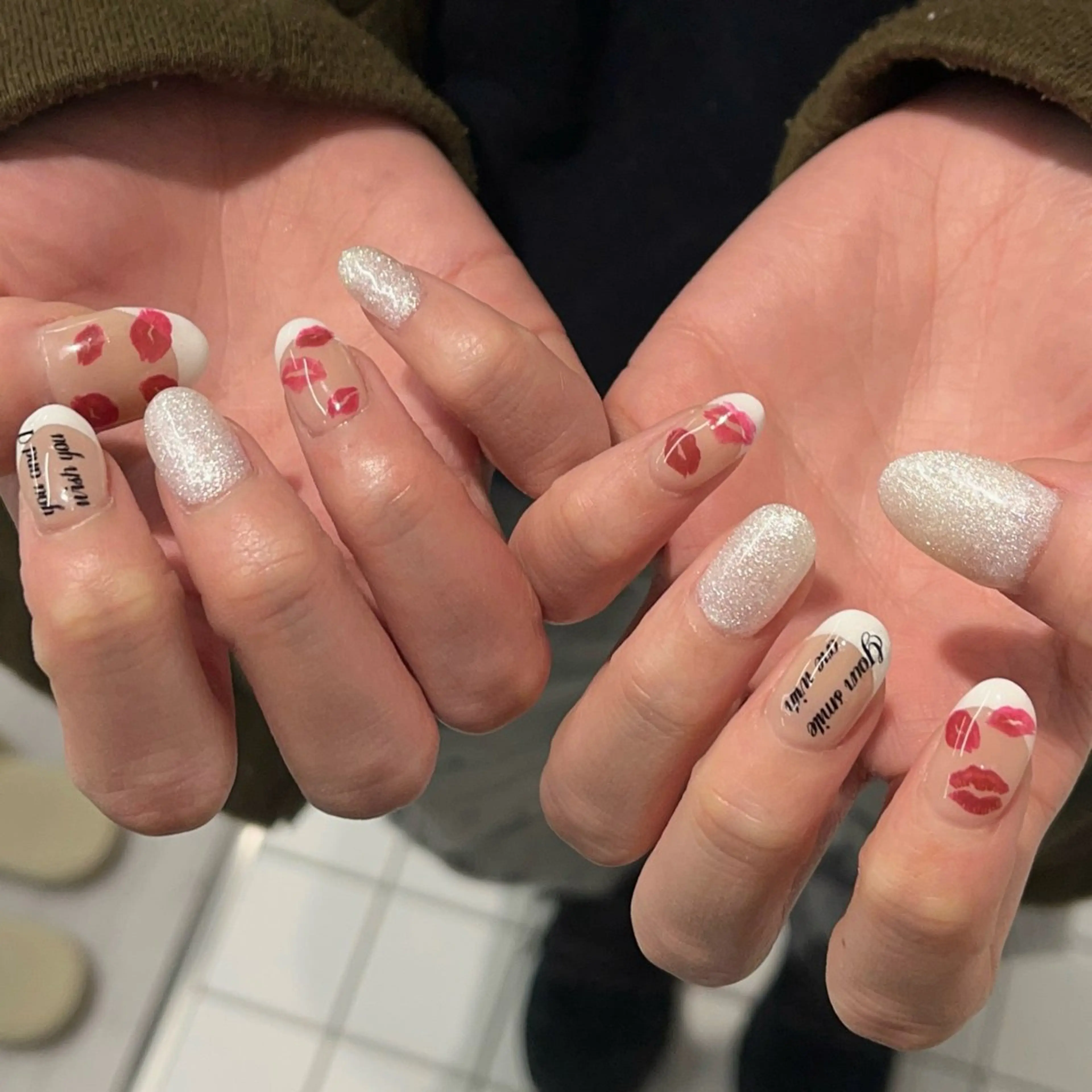 ネイル フレンチネイル キラキラネイル ロングネイル リボン 冬ネイル ハンドネイル eight nail 春菜のネイルデザイン