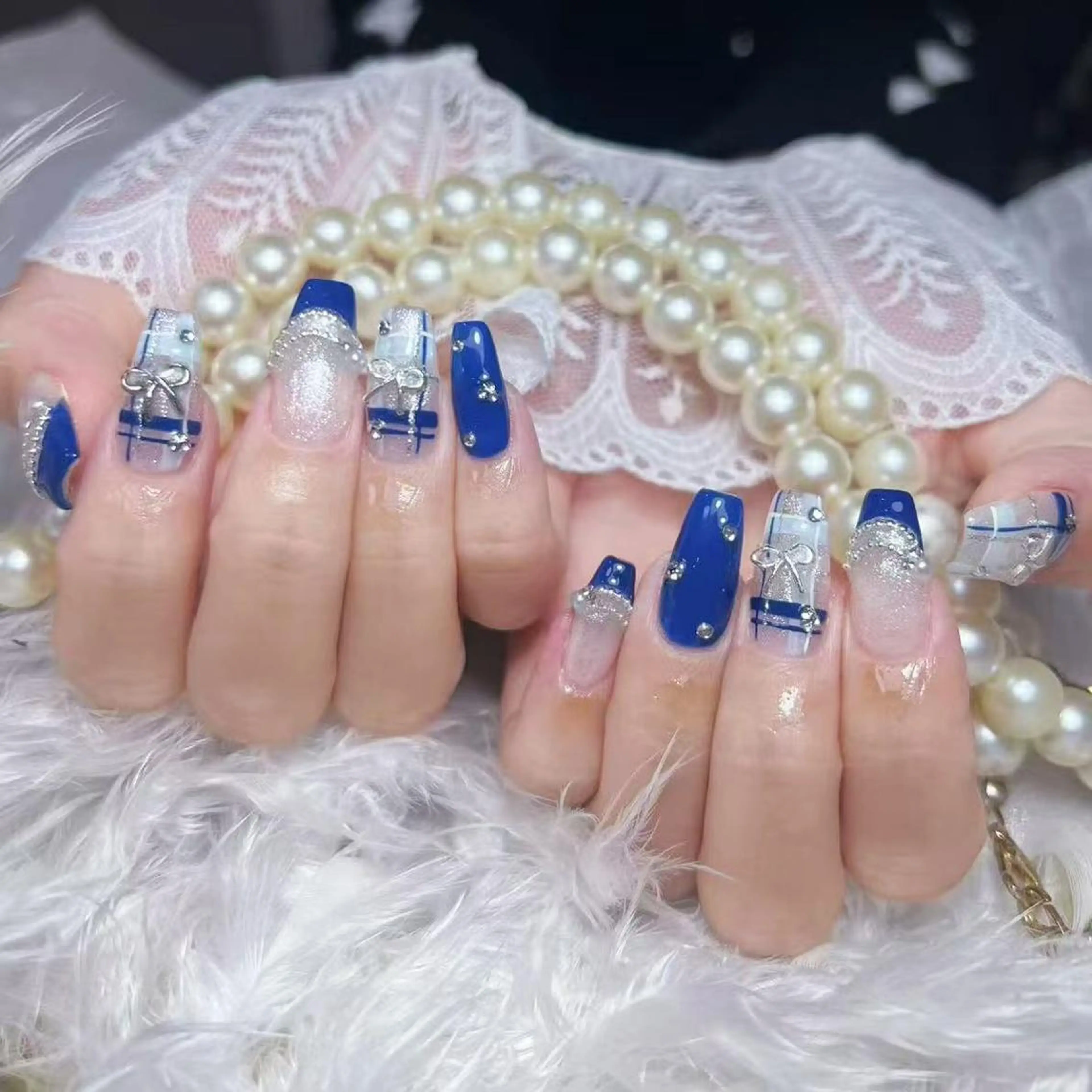 ネイル アートネイル オーロラネイル ガーリー キラキラネイル 韓国ネイル ハンドネイル ハンドケア Diamond 🚢のネイルデザイン